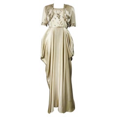 Robe de soirée en satin de Pierre Balmain, Boléro et sac à main Circa 1950
