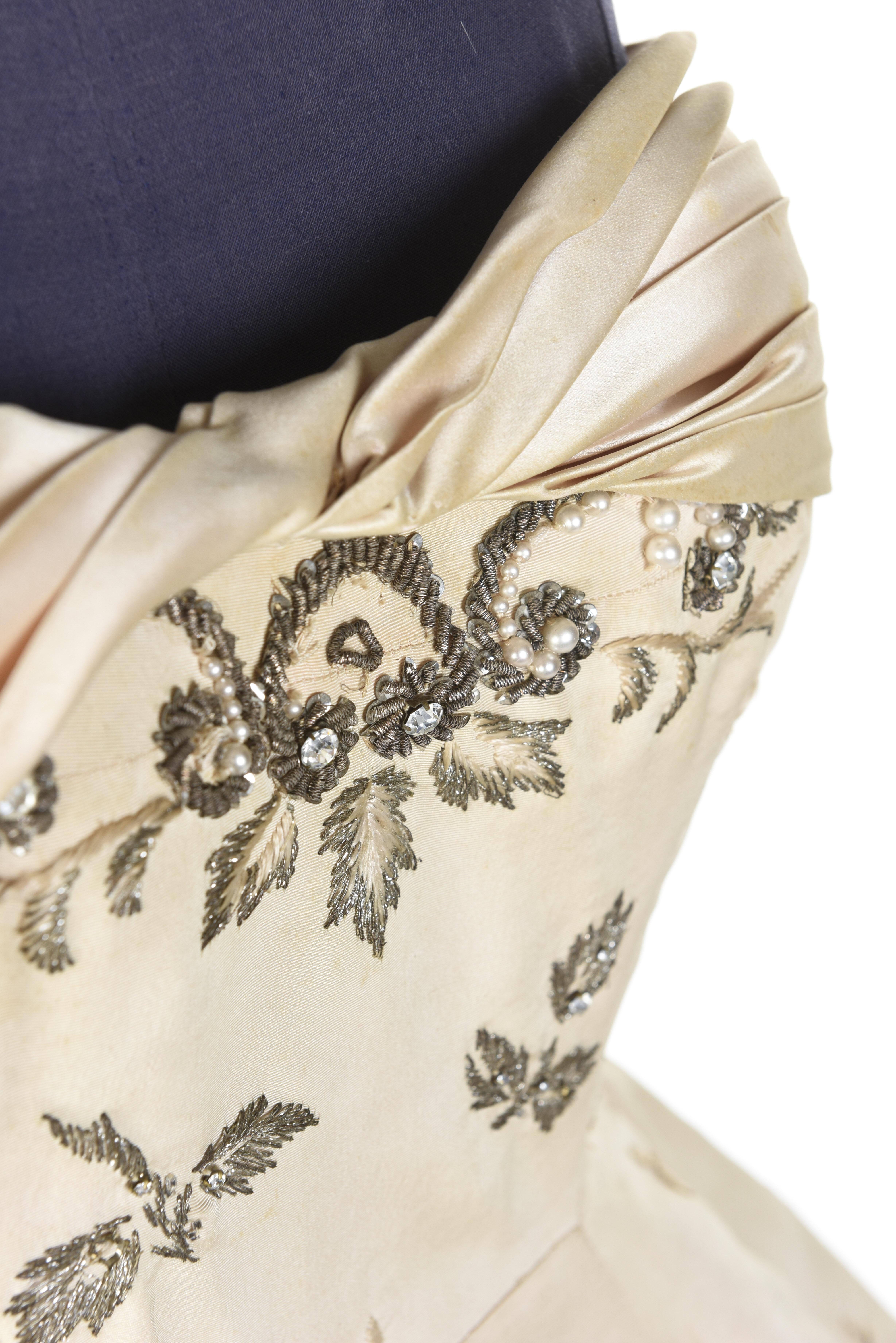 Robe de bal Pierre Balmain Couture en soie crème numérotée 87681, datant d'environ 1955/1957 5