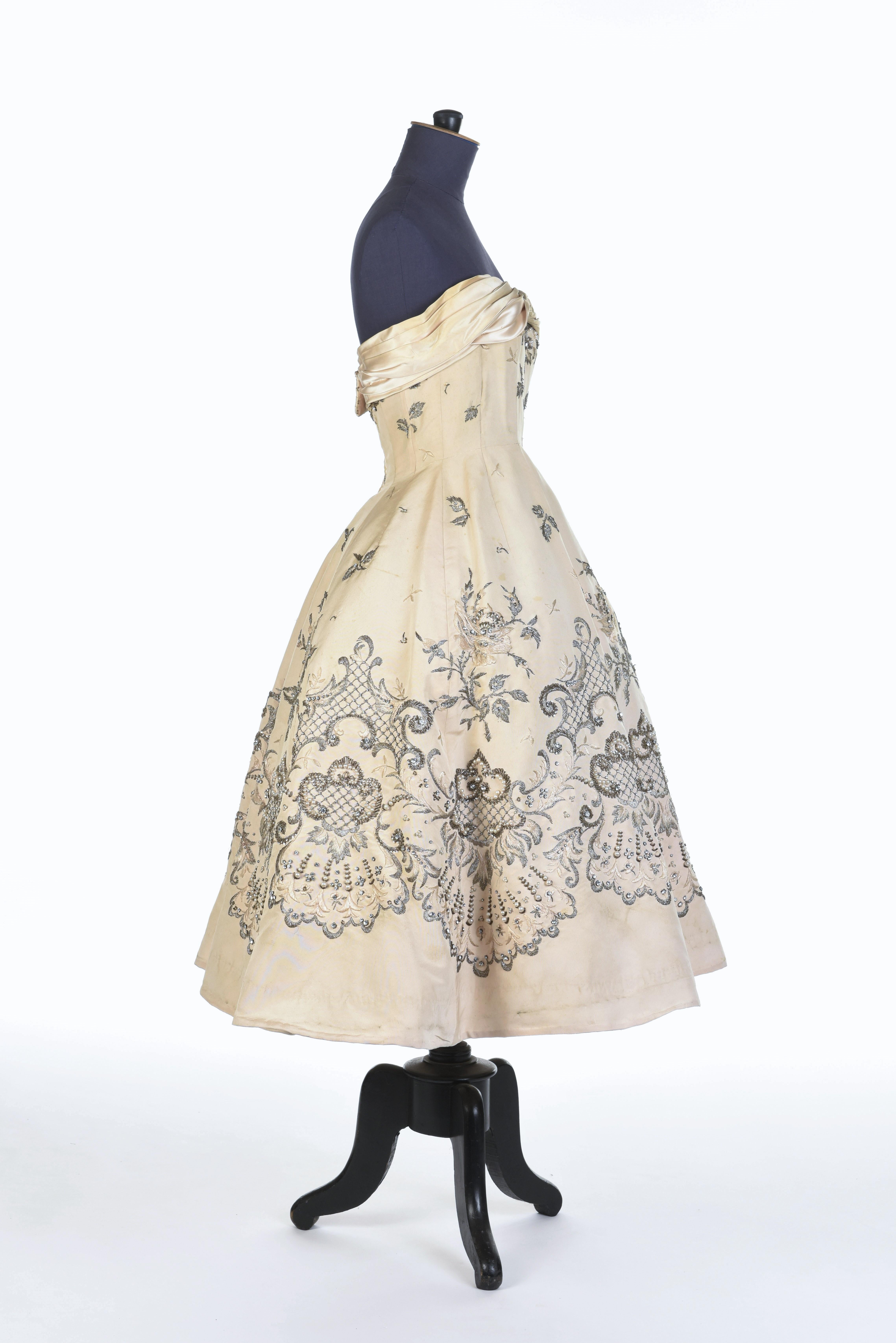 Robe de bal Pierre Balmain Couture en soie crème numérotée 87681, datant d'environ 1955/1957 7