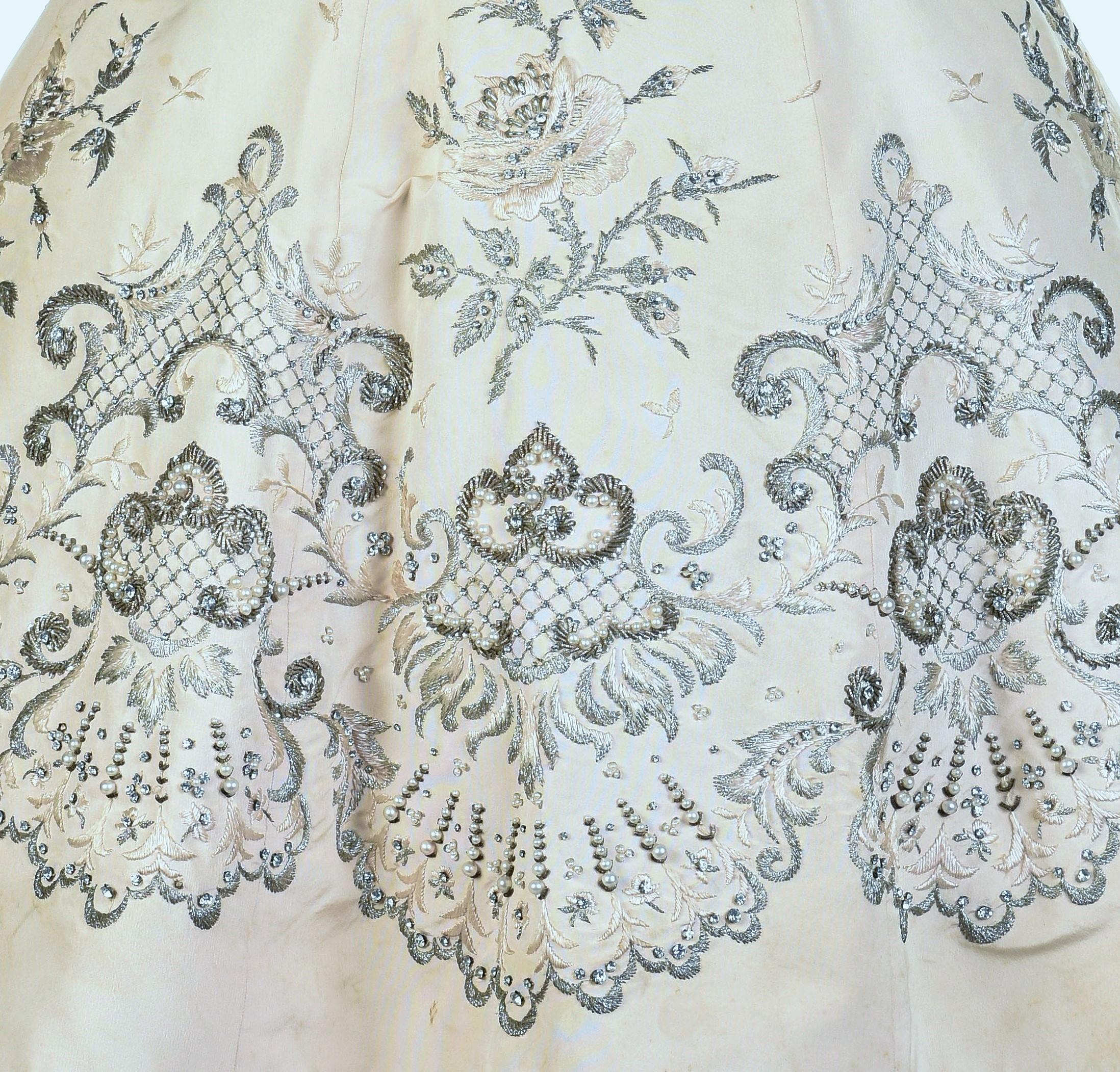 A Pierre Balmain Couture Ballgown numbered 87681 in Cream Silk Circa 1955/1957 8