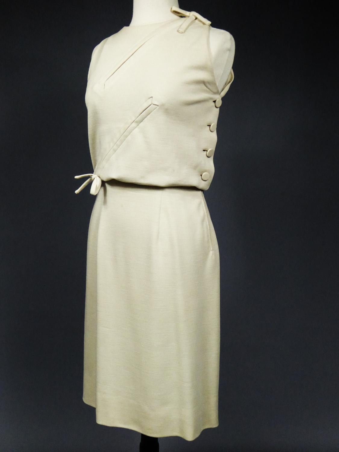 A Pierre Balmain woollen Couture Dress Numbered 182888 - Spring Summer 1963 For Sale 3