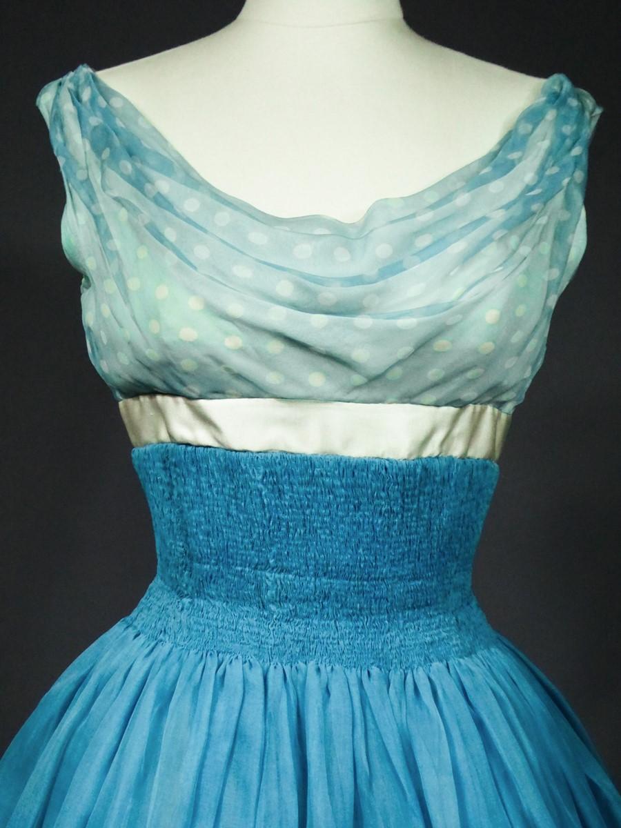 A Pierre Balmain Couture Turquoise Silk Chiffon Cocktail Gown Circa 1958 In Good Condition For Sale In Toulon, FR