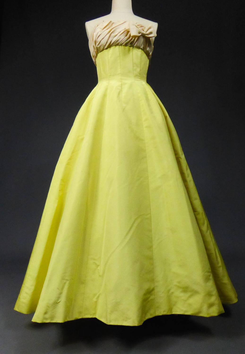 A Pierre Balmain - Robe de bal ottomane en faille de soie couture N 83213 Paris, circa 1958 en vente 5