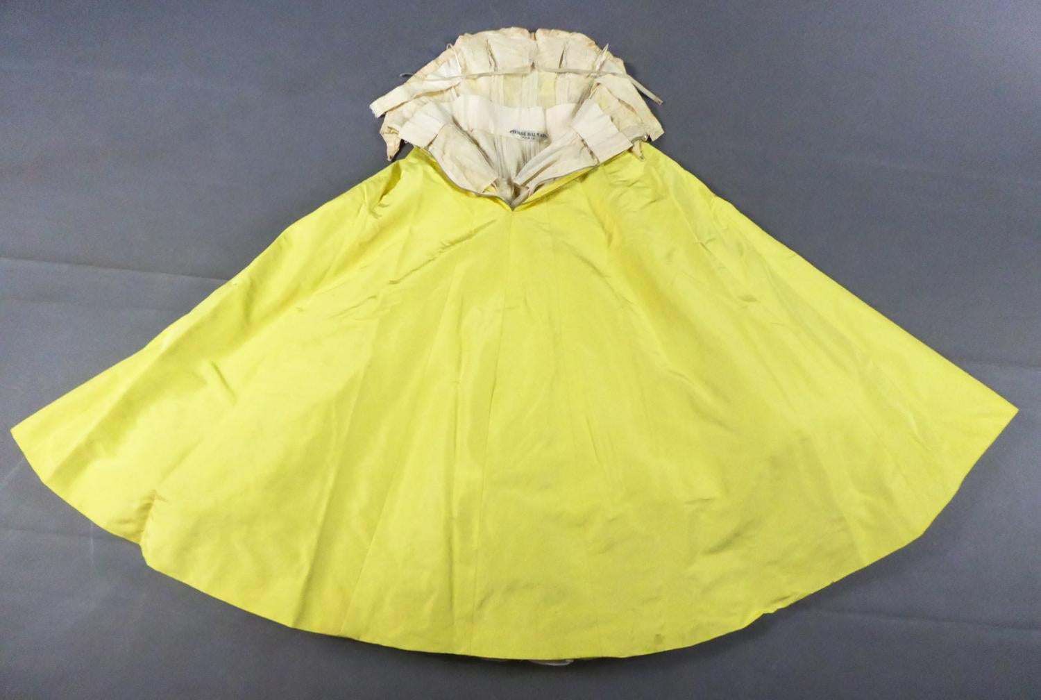 Vert A Pierre Balmain - Robe de bal ottomane en faille de soie couture N 83213 Paris, circa 1958 en vente