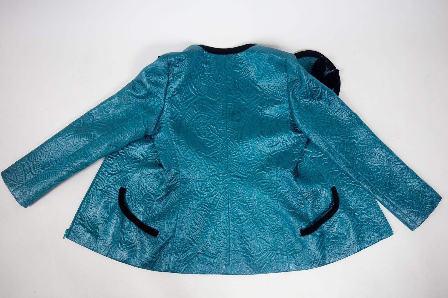 Bleu Veste en soie Pierre Cardin provenant de la garde-robe de Jacqueline de Ribes, circa 1985 en vente