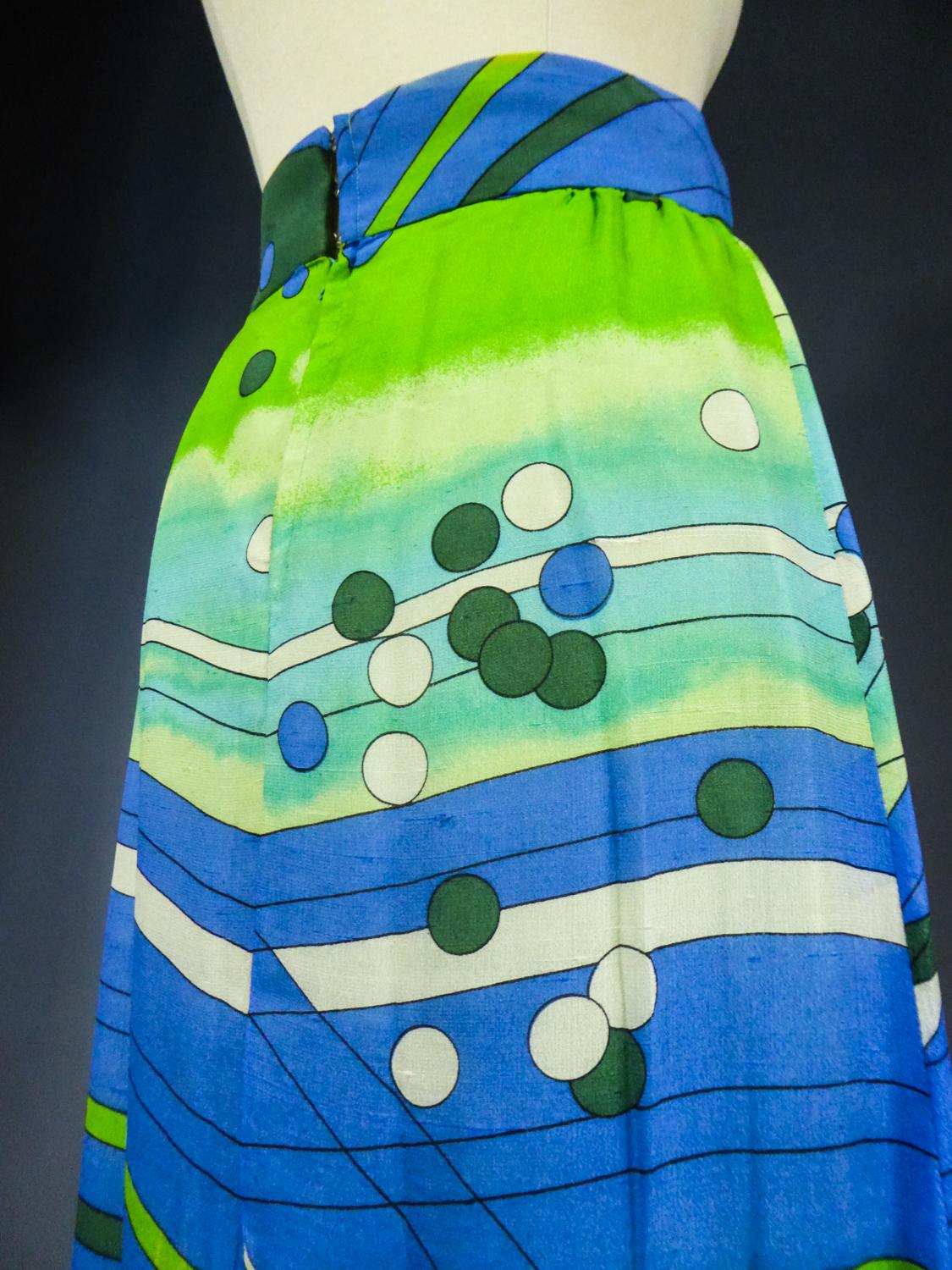Une jupe de Pierre Cardin en crêpe de soie imprimé Circa 1980 en vente 6