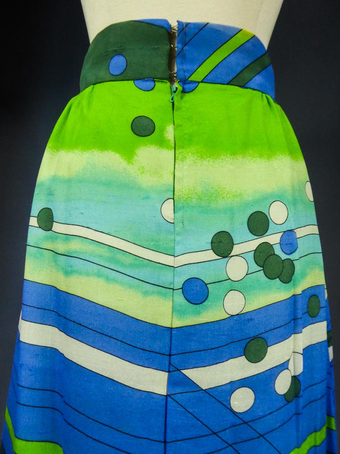 Une jupe de Pierre Cardin en crêpe de soie imprimé Circa 1980 en vente 8