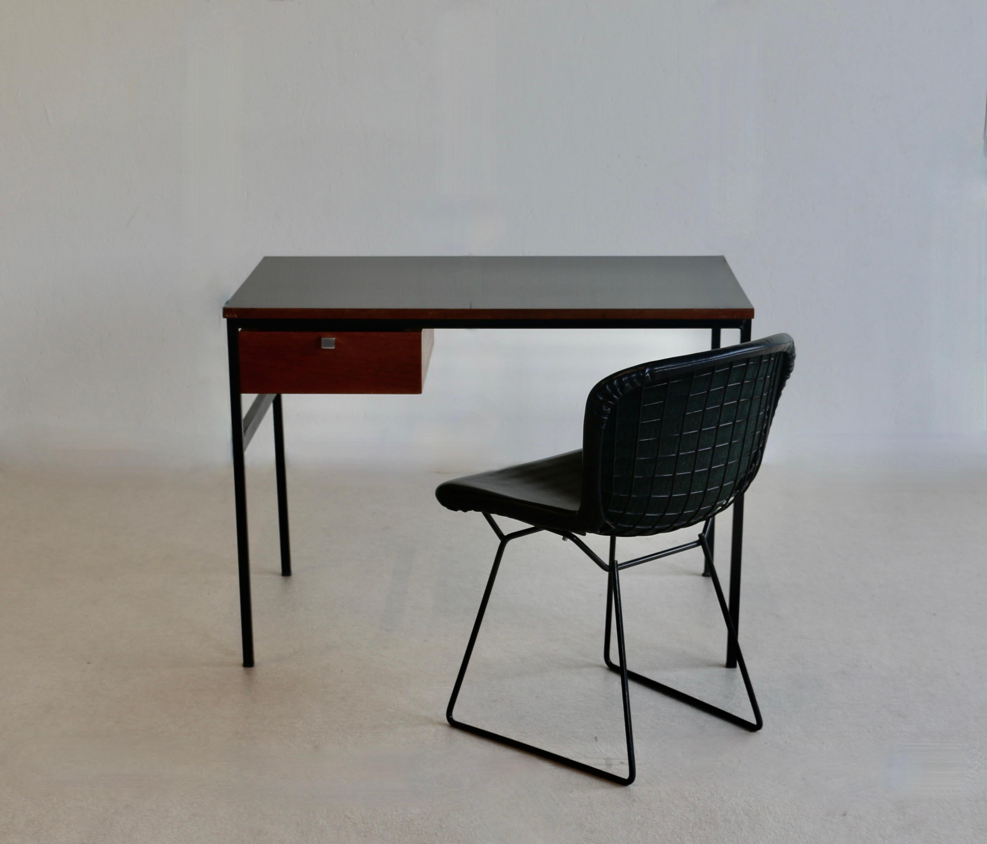 Pierre Paulin Desk Model CM 217. France Edition Thonet, 1962 For Sale 5