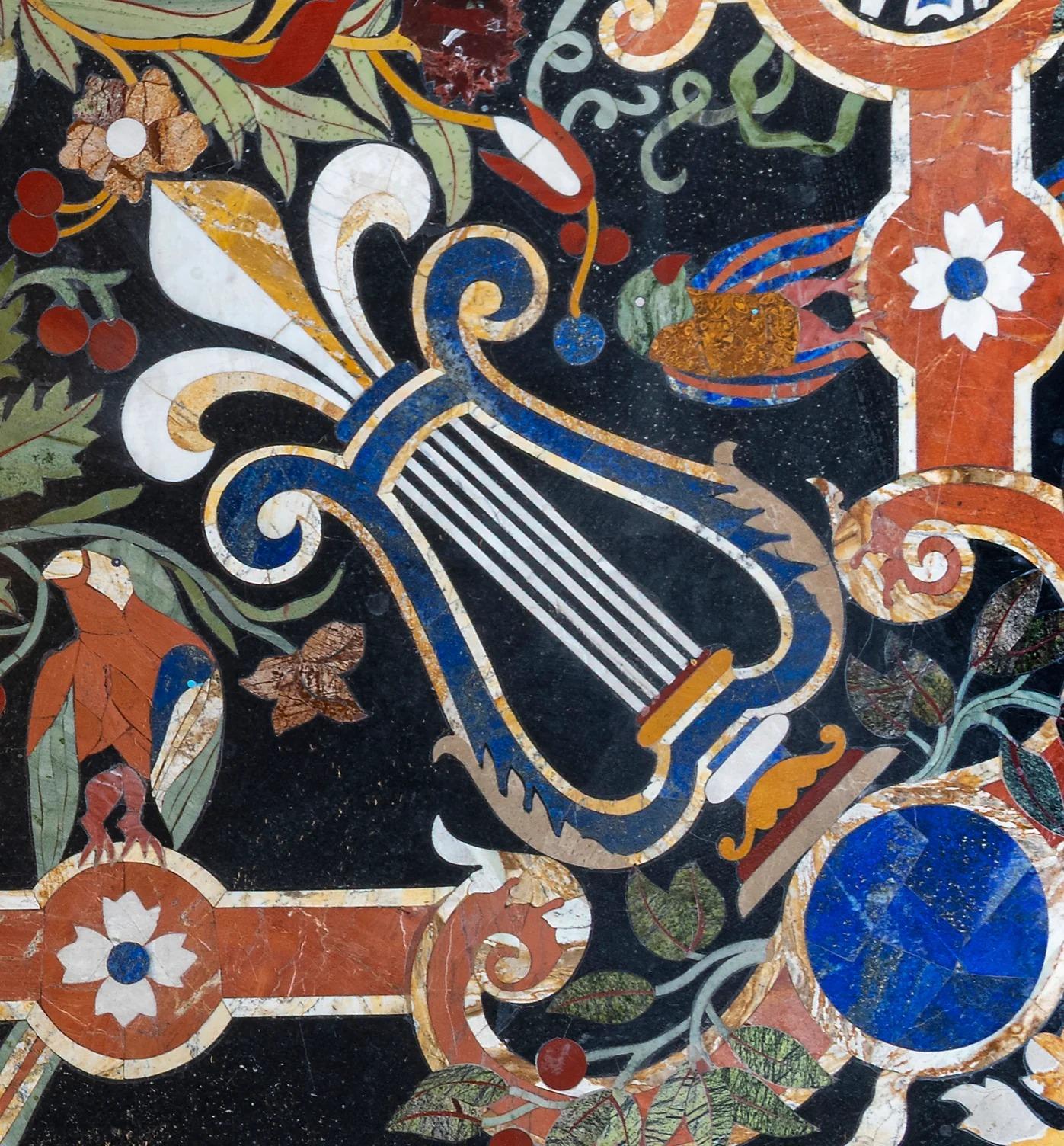 Un tavolo in pietra dura con base in ferro

Provenienza: Collezione privata australiana.

Dimensioni:
Altezza: 75,5 cm.
Larghezza: 212 cm.
Profondità: 121 cm.