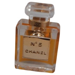 Coco Chanel No.5 Parfümflasche, Vintage, Anstecknadelbrosche