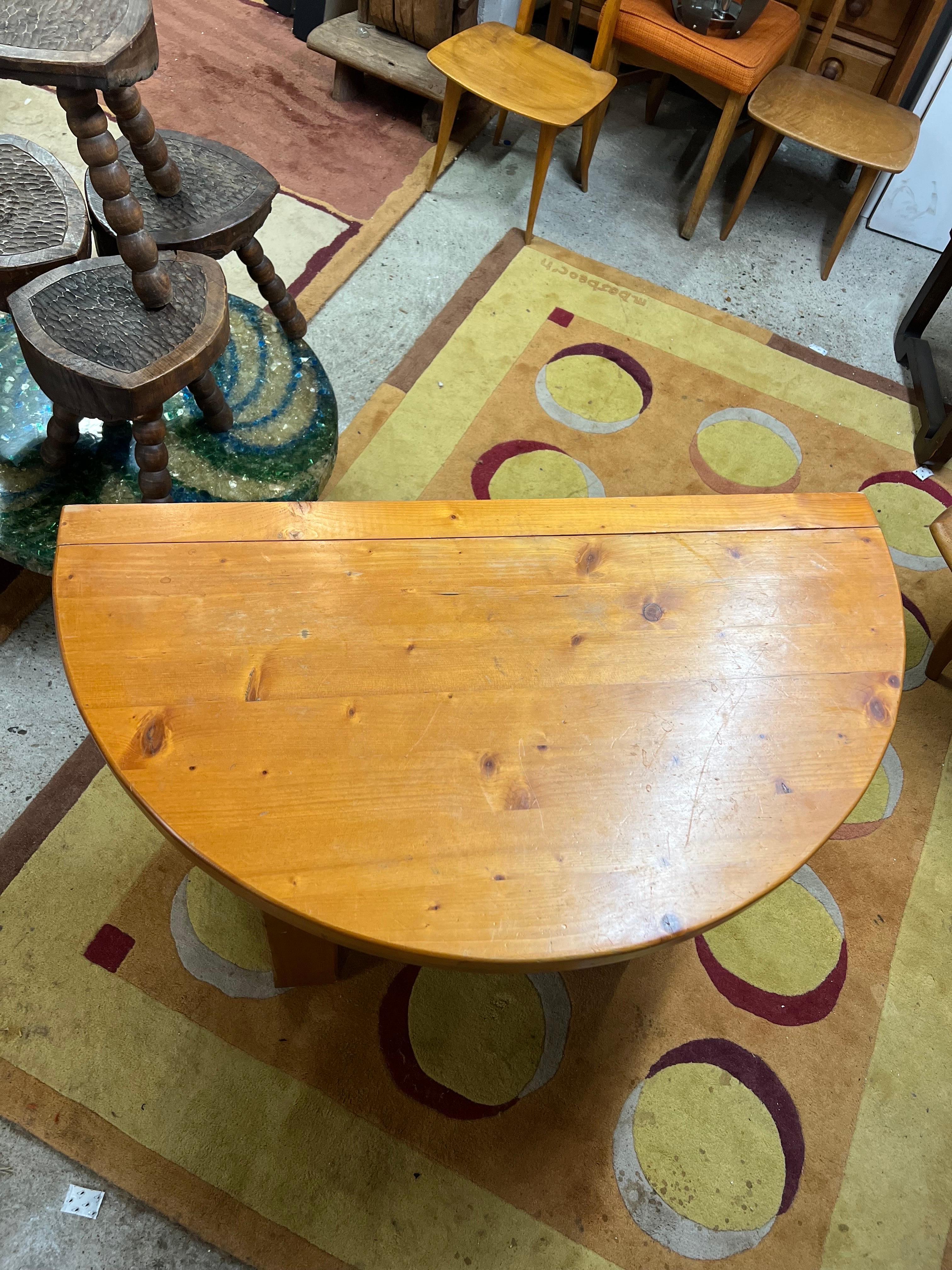pine round coffee table