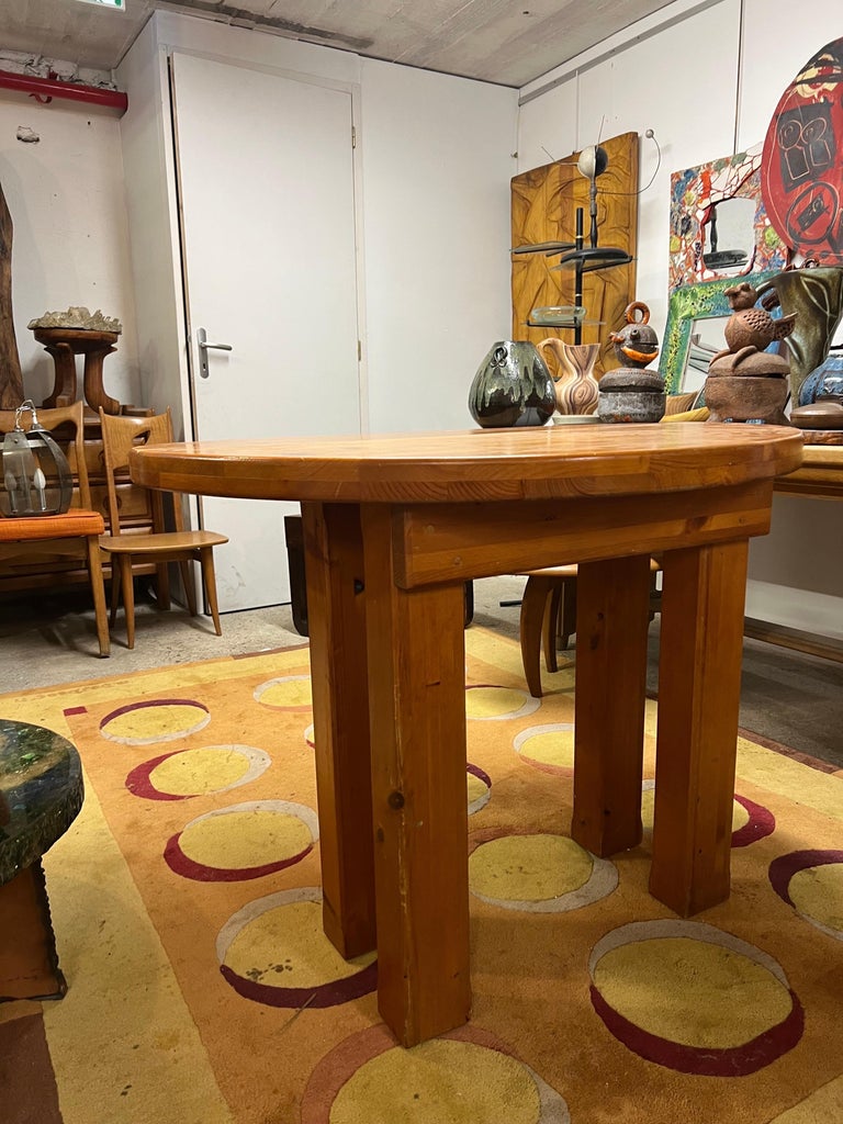 Pine Round Table For Sale at 1stDibs