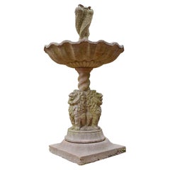 Italienischer geschnitzter Brunnen mit Delphin-Löffel aus Rosso Verona-Marmor 