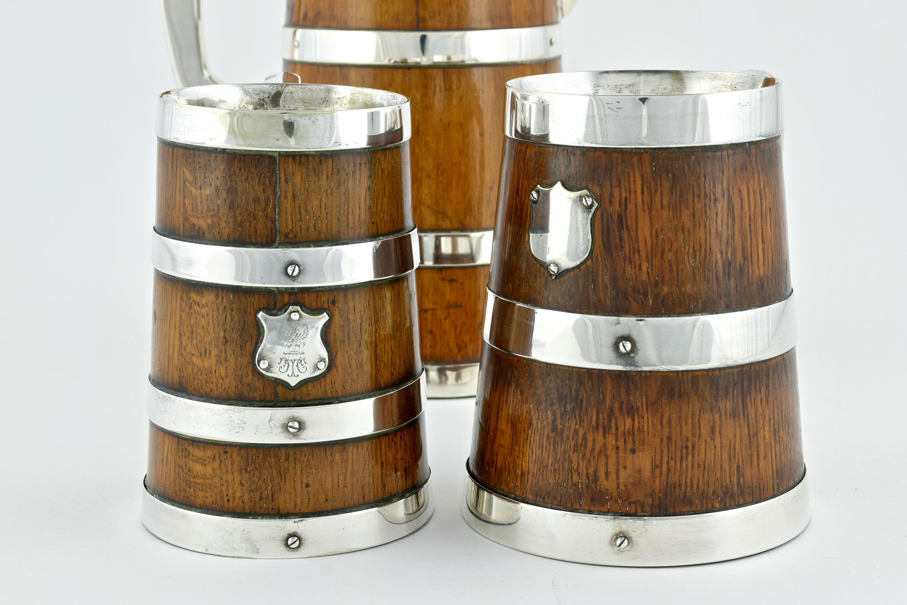 A Pitcher and two tankards In Good Condition For Sale In London, GB