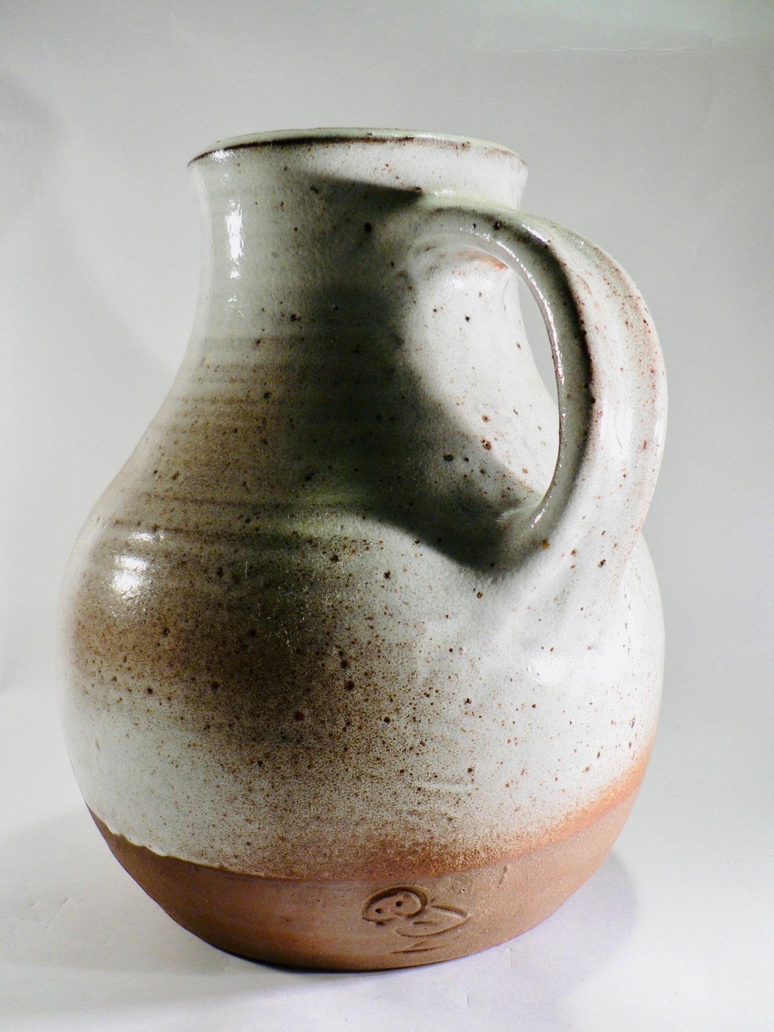 Ein Krug aus glasierter Keramik – Jeanne und Norbert Pierlot – Frankreich – 1960er Jahre. im Zustand „Gut“ im Angebot in SOTTEVILLE-LÈS-ROUEN, FR