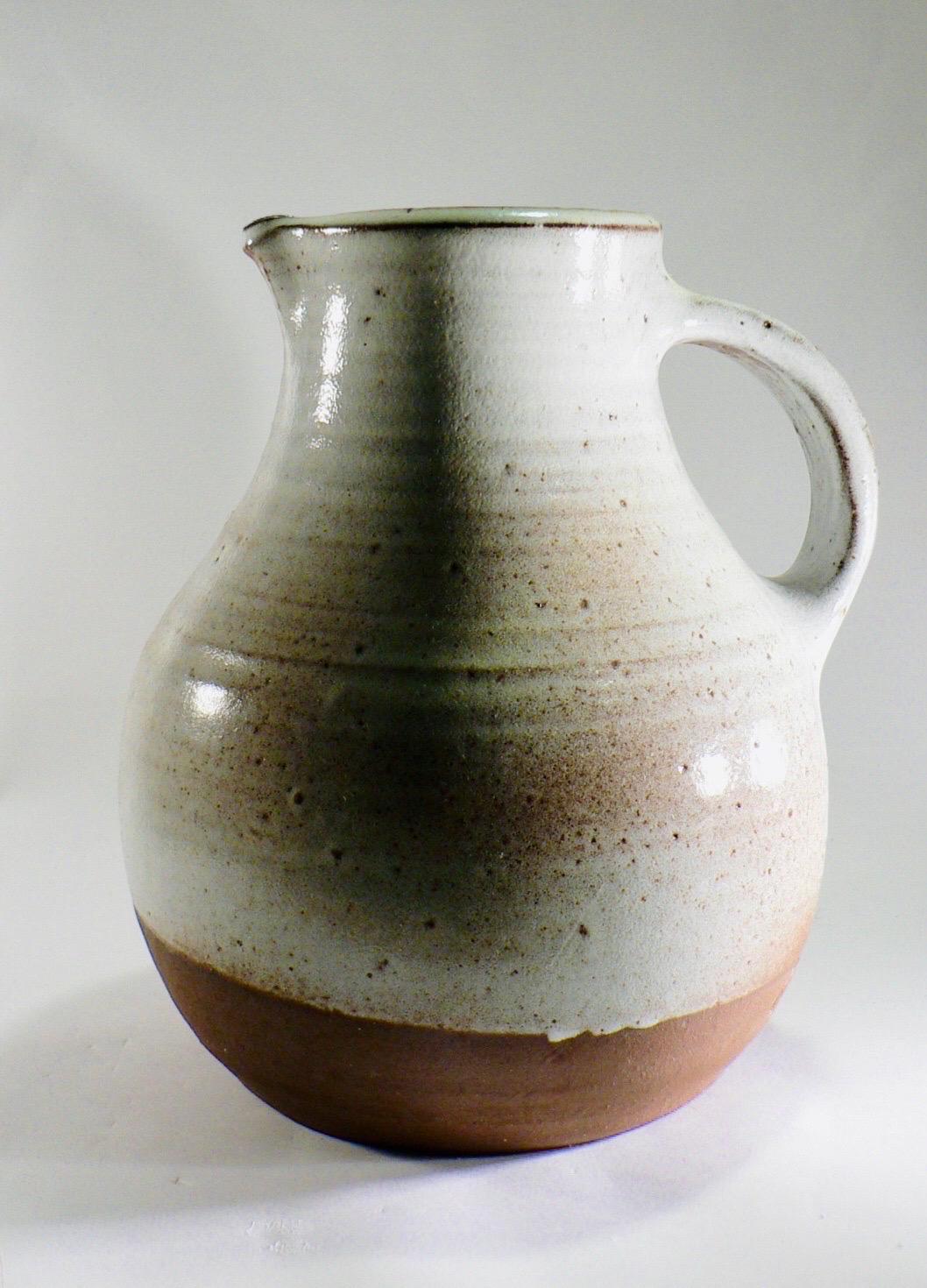 Ein Krug aus glasierter Keramik – Jeanne und Norbert Pierlot – Frankreich – 1960er Jahre. im Angebot 1