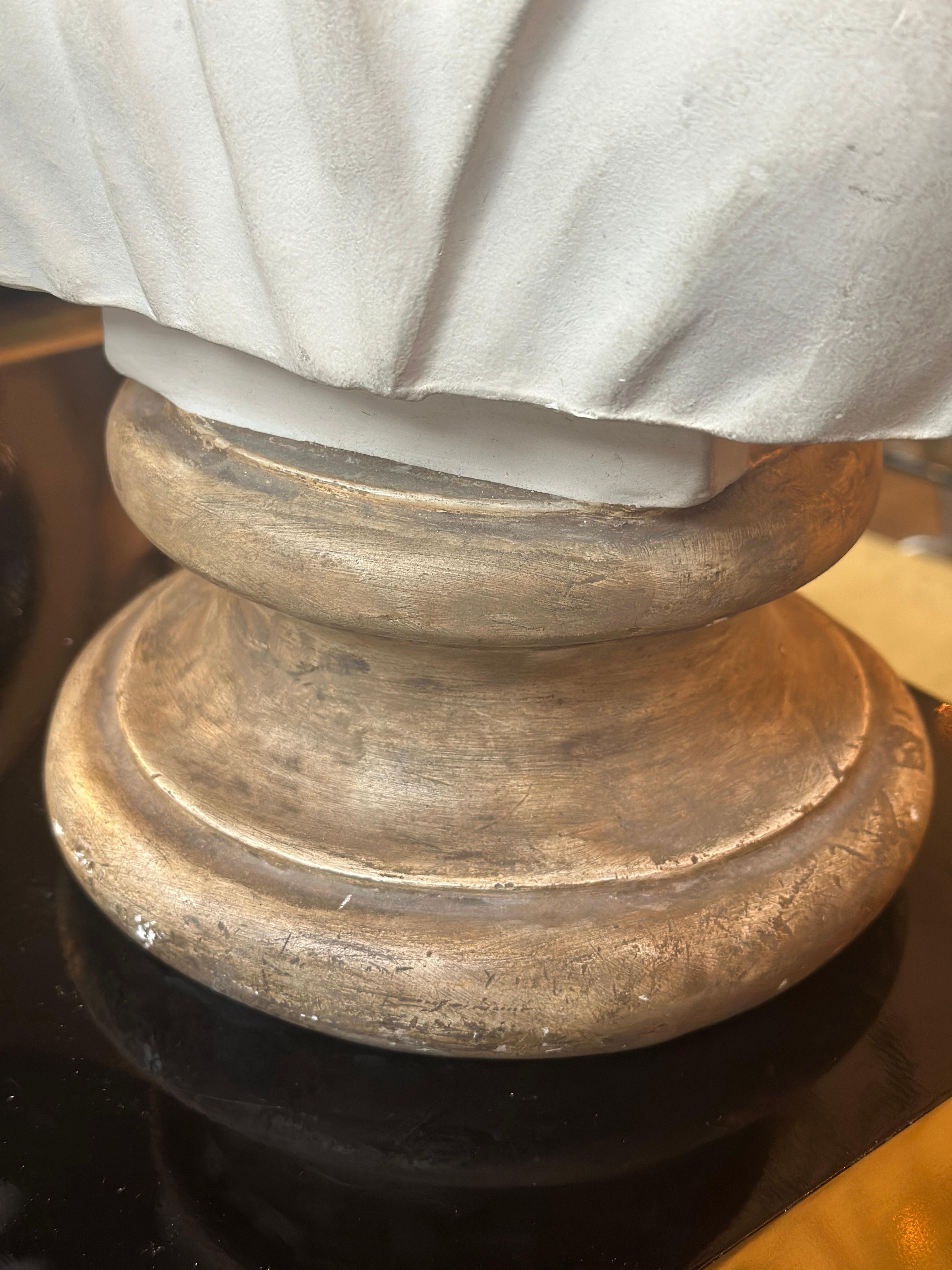 Buste en plâtre d'après l'antique du musée du Louvre en vente 5
