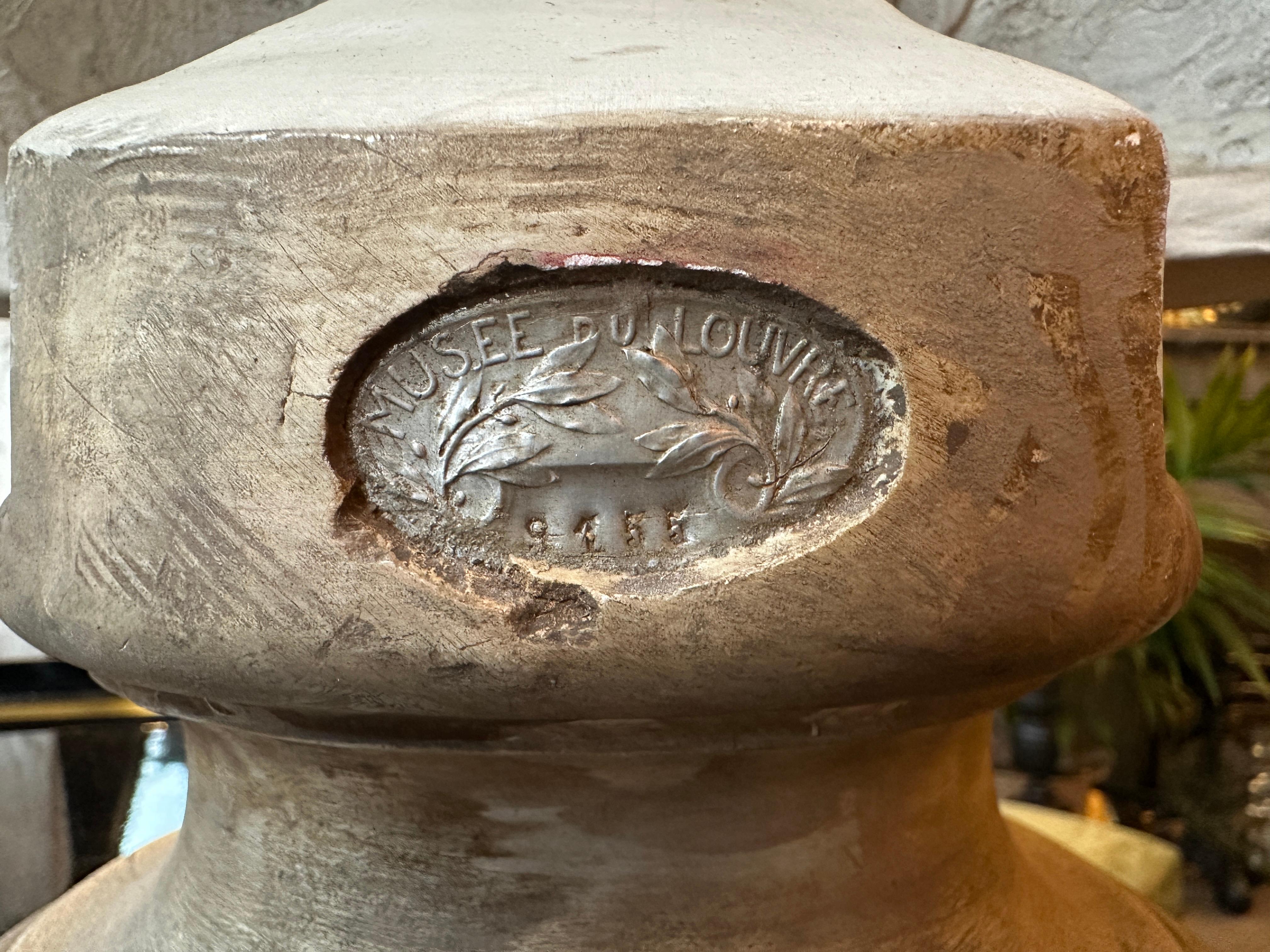 Buste en plâtre d'après l'antique du musée du Louvre en vente 6