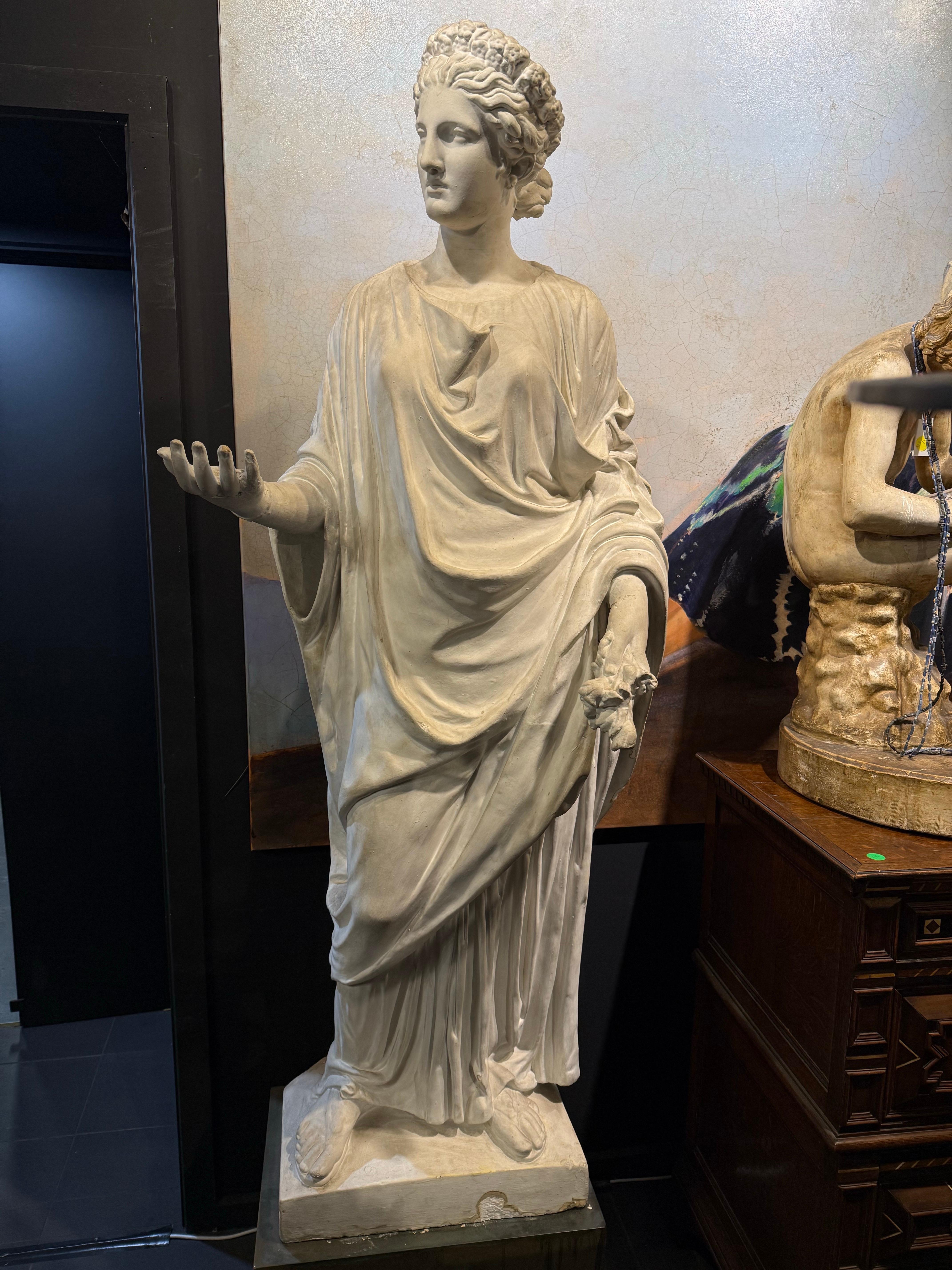 Italiano Figura in gesso della flora capitolina, XIX secolo in vendita