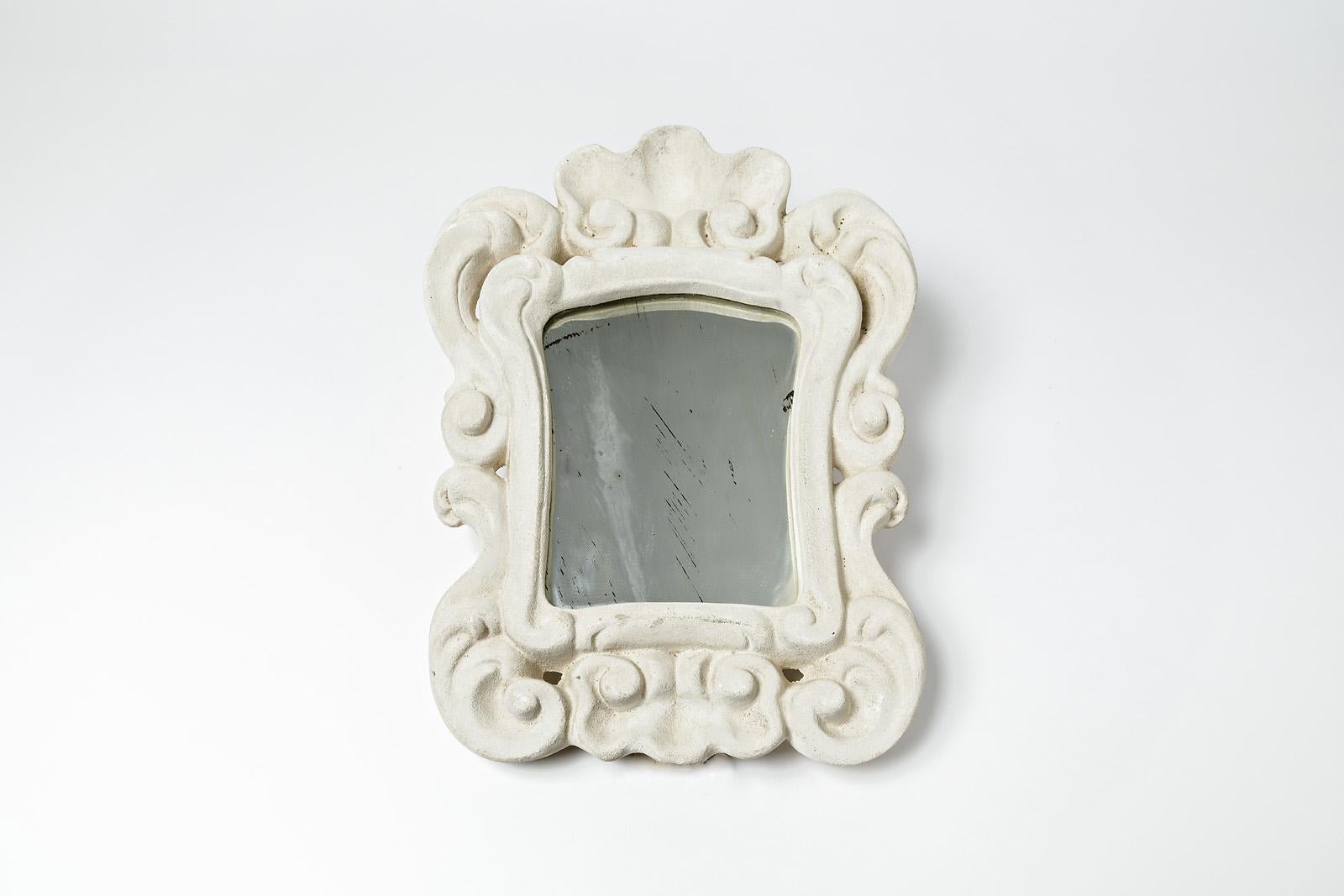 A plaster mirror with original patina.
The mirror is in original condition but it's not good conditions. (Please see picture) only the frame is in good conditions,
circa 1940.