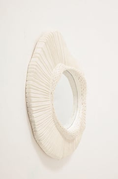 Un miroir en plâtre