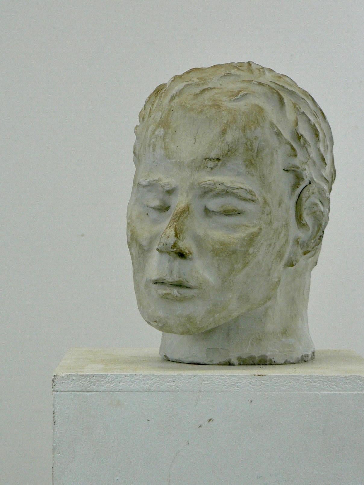 A refined plaster sculpture depicting a man's head with closed eyes, crafted in France during the 1950s. It features a magnificent patina, adding to its allure and sophistication.

This sculpture originating from the workshop of a French artist from