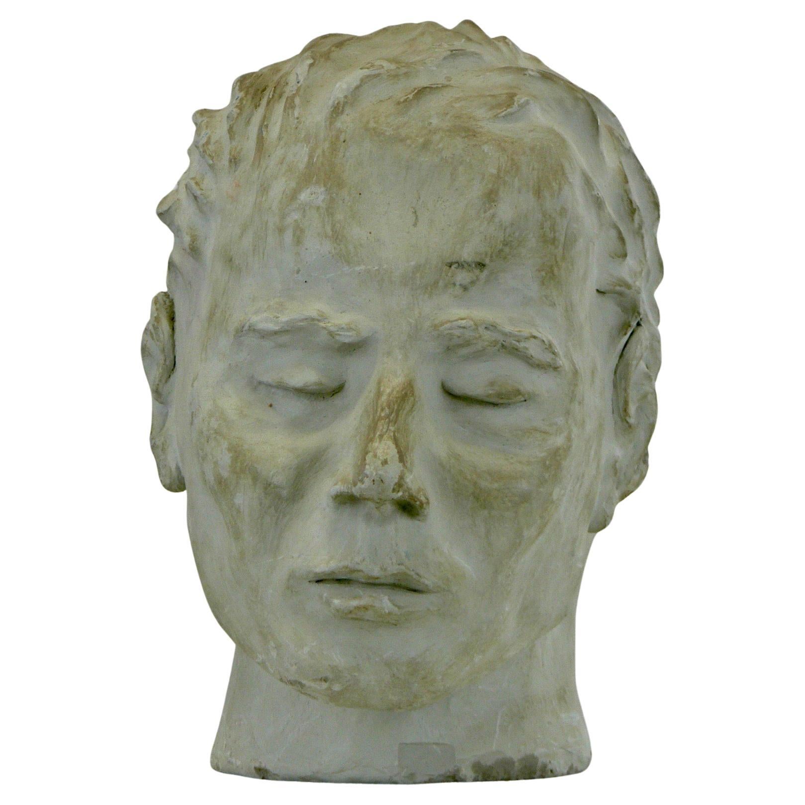 Sculpture en plâtre d'une tête d'homme aux yeux fermés - France - 1950