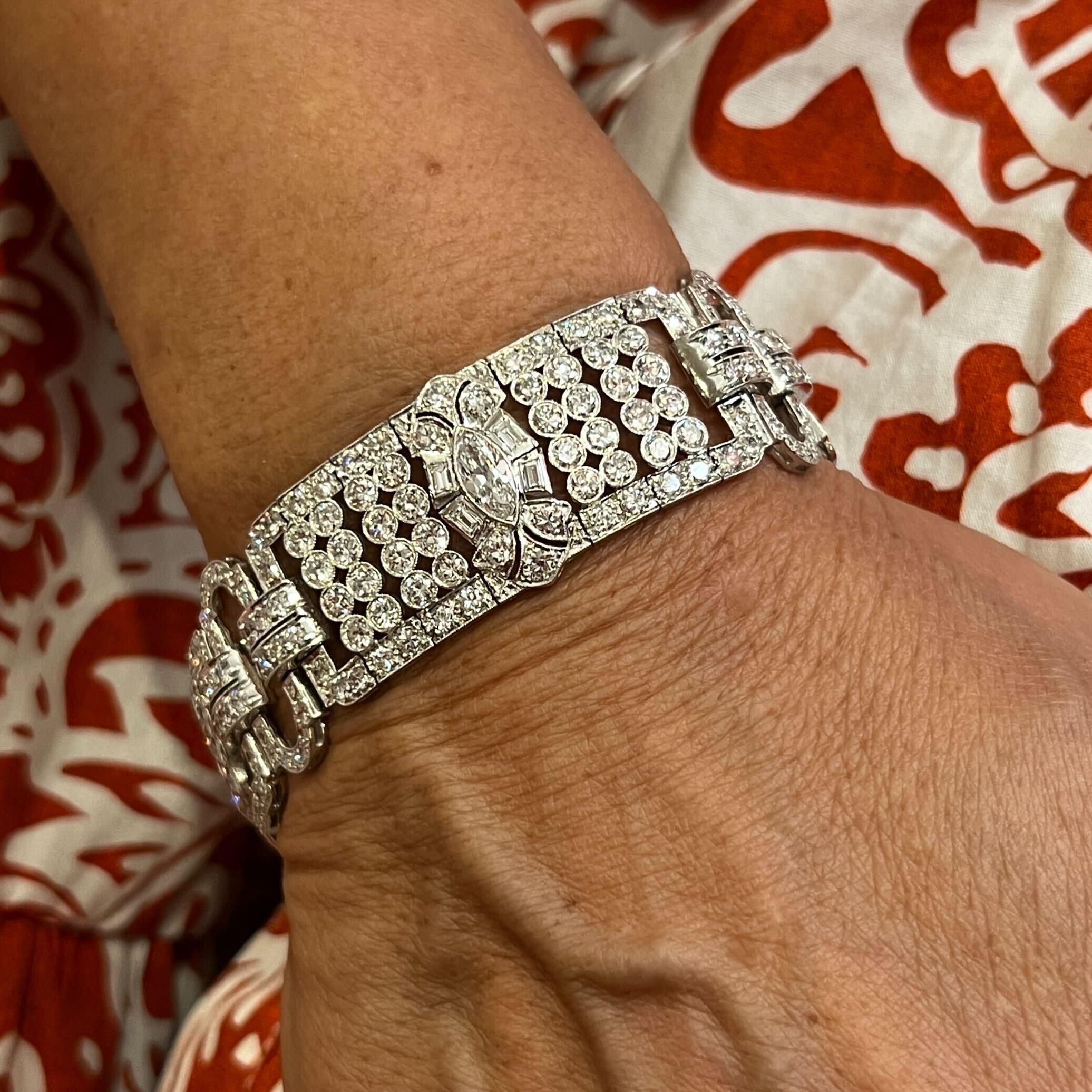 Art-Déco-Armband aus Platin und Diamanten im Zustand „Gut“ in New York, NY