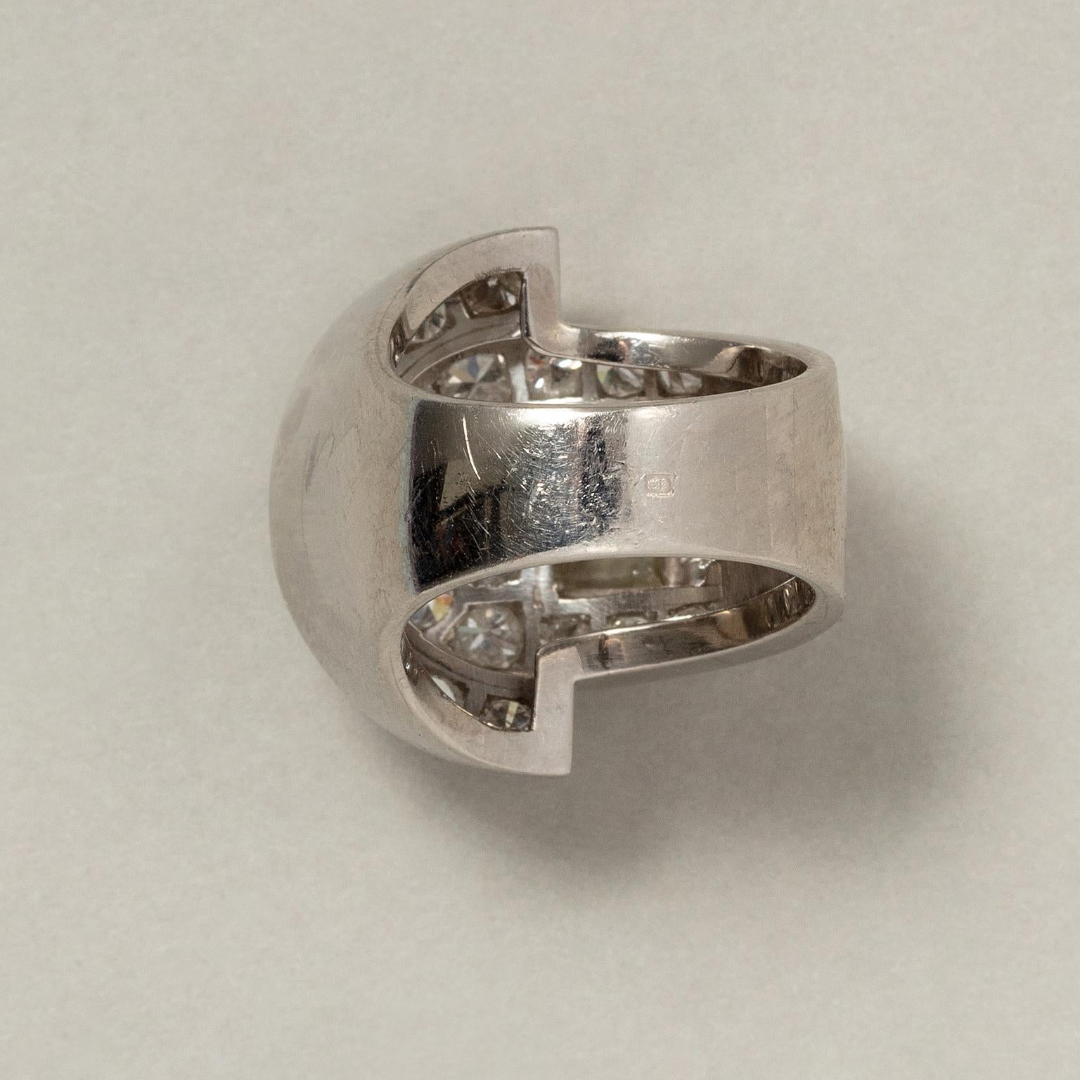 A Platinum Art Deco Geometrical Ring For Sale 3