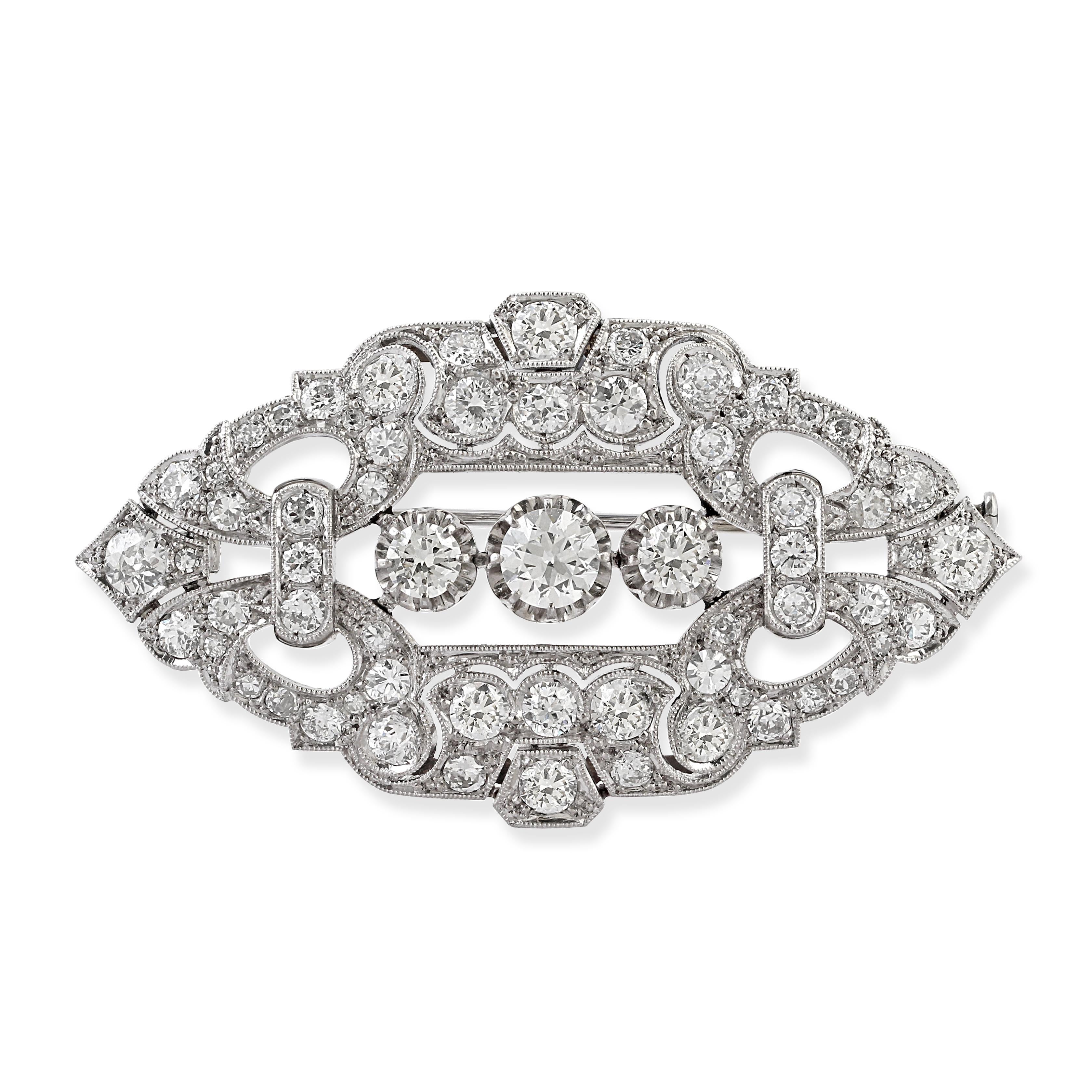 A Platinum & Diamond Brooch In Good Condition For Sale In London, GB
