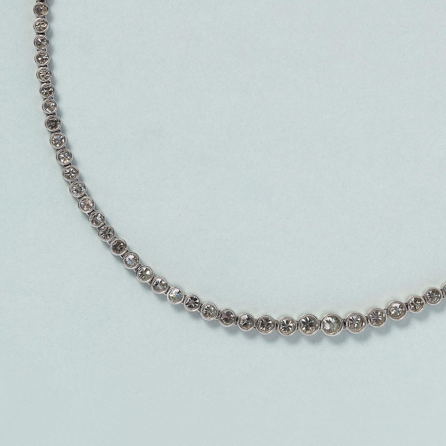 A Platinum Necklace with Diamonds In Good Condition For Sale In Amsterdam, NL