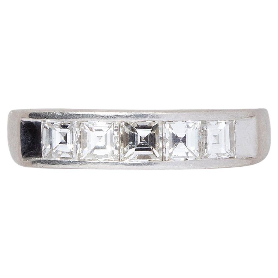 Platinring mit fünf Diamanten im Quadratschliff