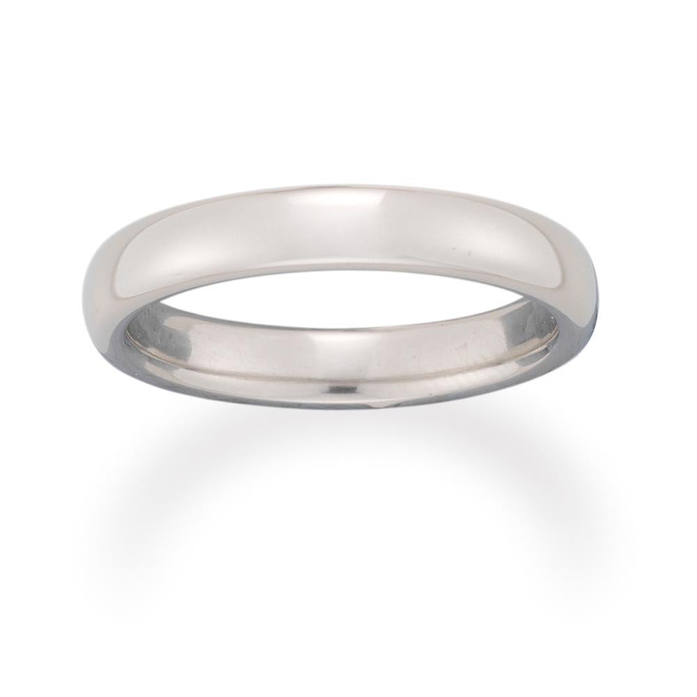 A Platinum Wedding Ring In Excellent Condition For Sale In London, GB