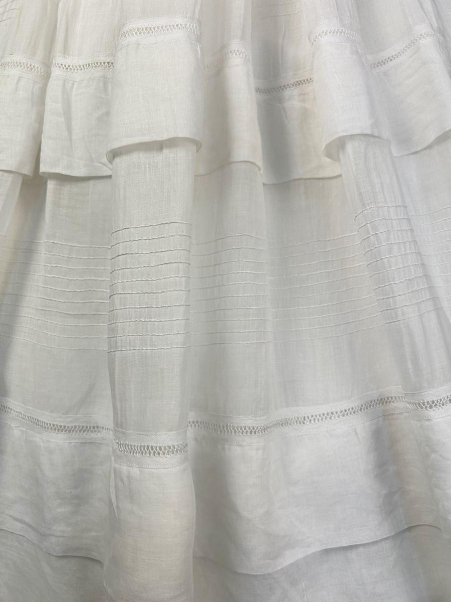 A pleated Cotton Gauze Crinoline Walking Day Dress - French Circa 1855 For Sale 1