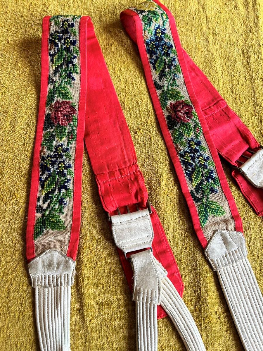 A point stitched pair of braces, taffeta and leather - England Circa 1840/1860 For Sale 4