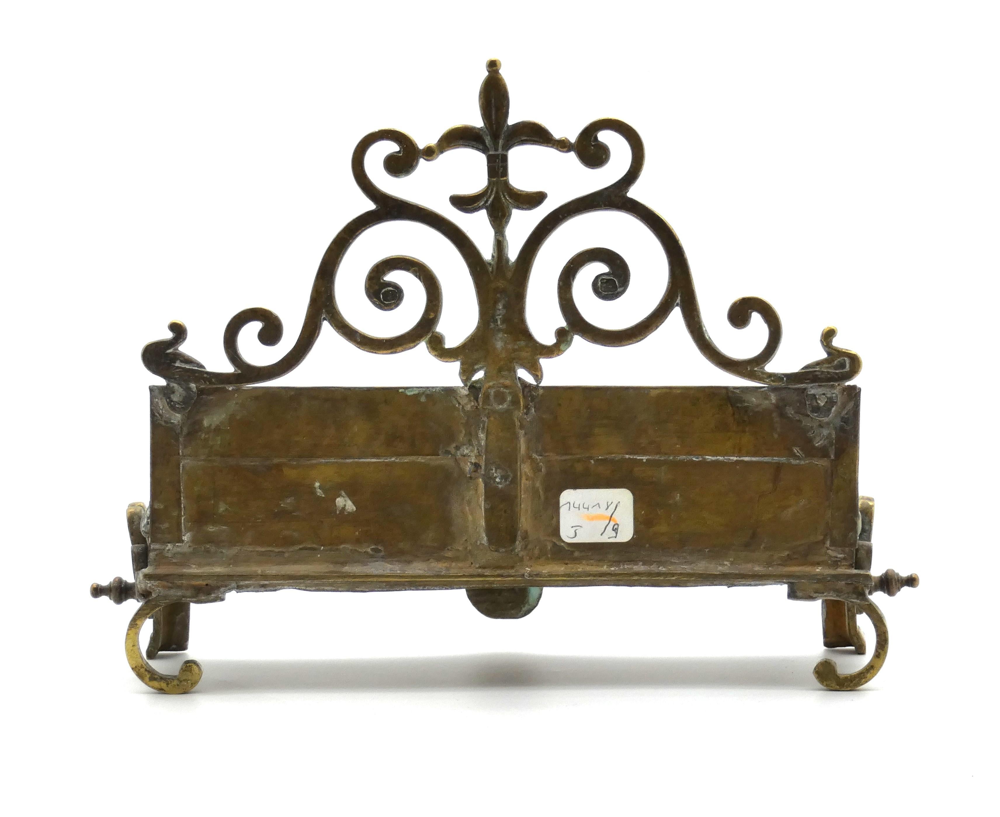 Lampada di Hannukah in ottone polacco Circa, fine del XIX secolo in vendita 6