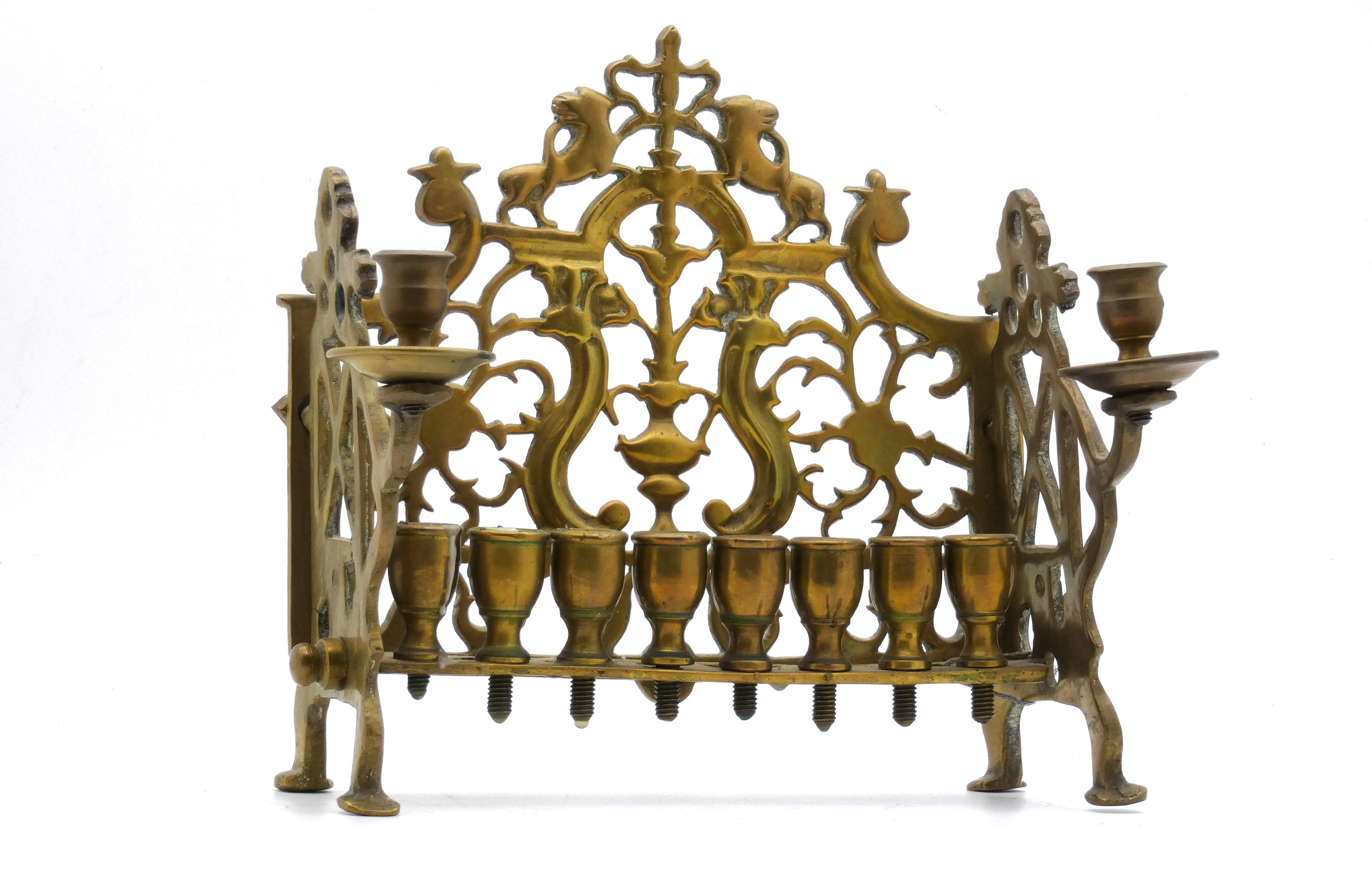 Polacco Lampada Hanukkah in ottone polacco, XIX secolo in vendita