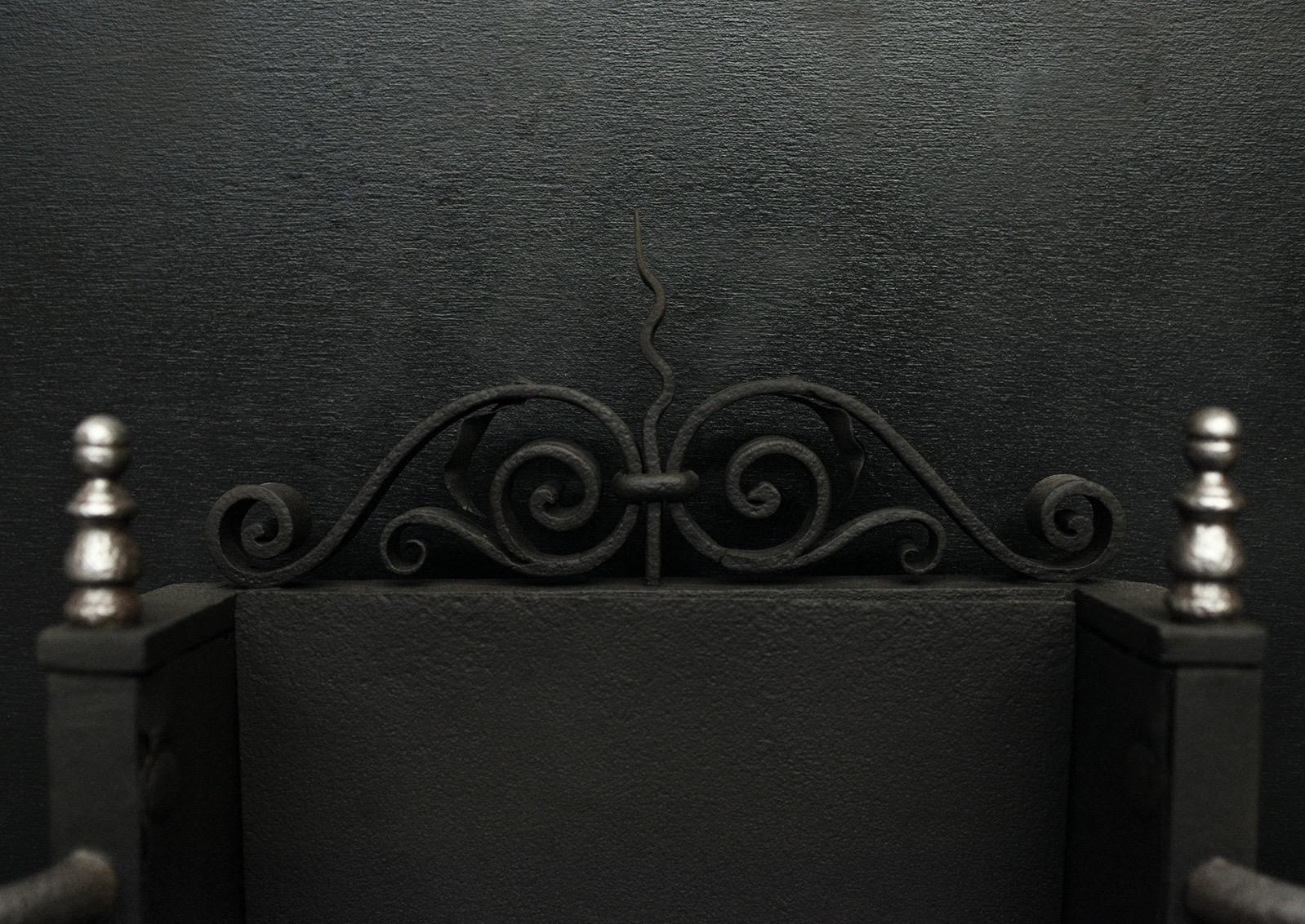 20ième siècle Une grille de cheminée Arts and Crafts en vente