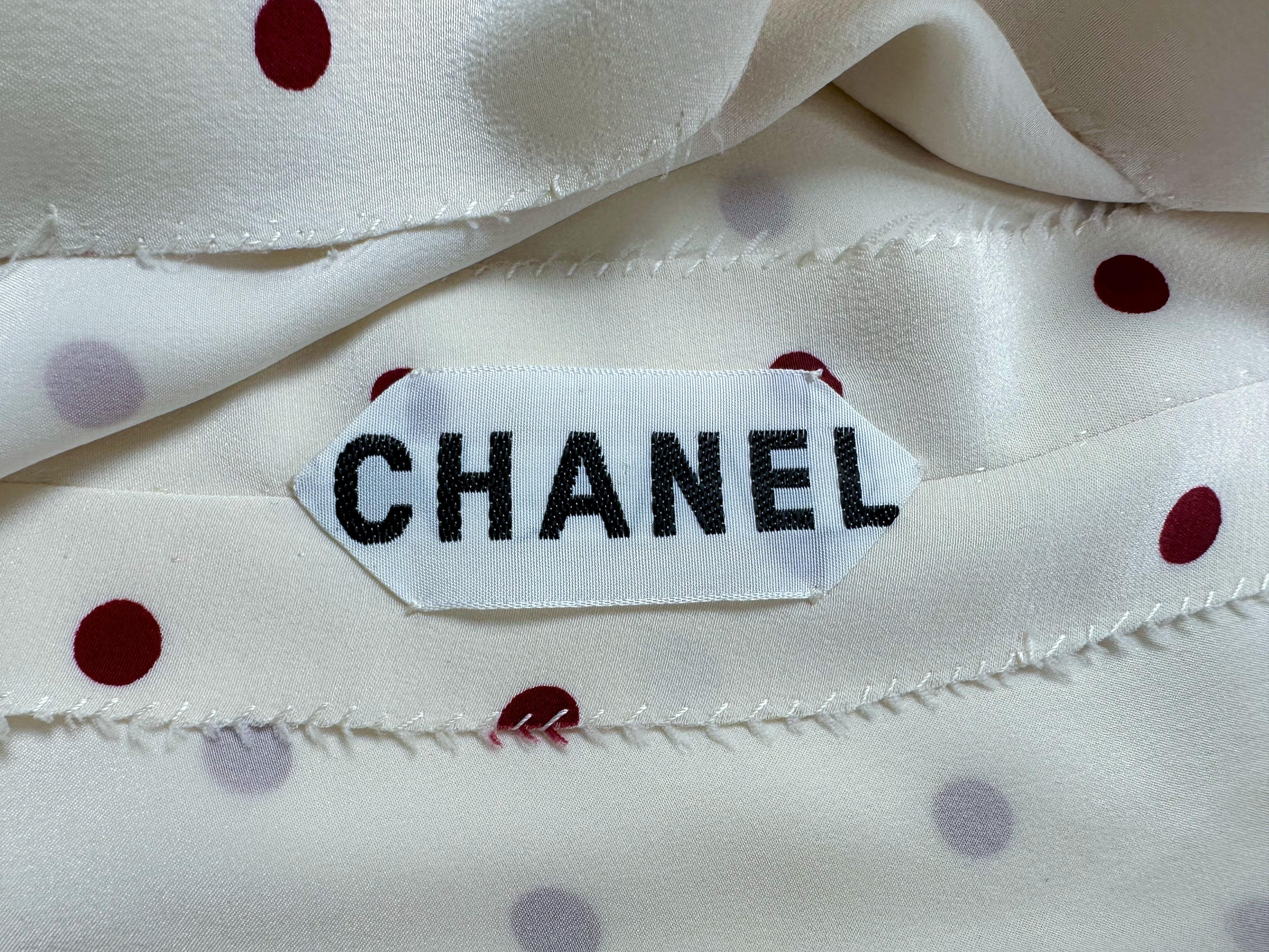 A Polka Dots crepe cocktail dress by Chanel Haute Couture numbered 59644 C. 1975 In Good Condition For Sale In Toulon, FR