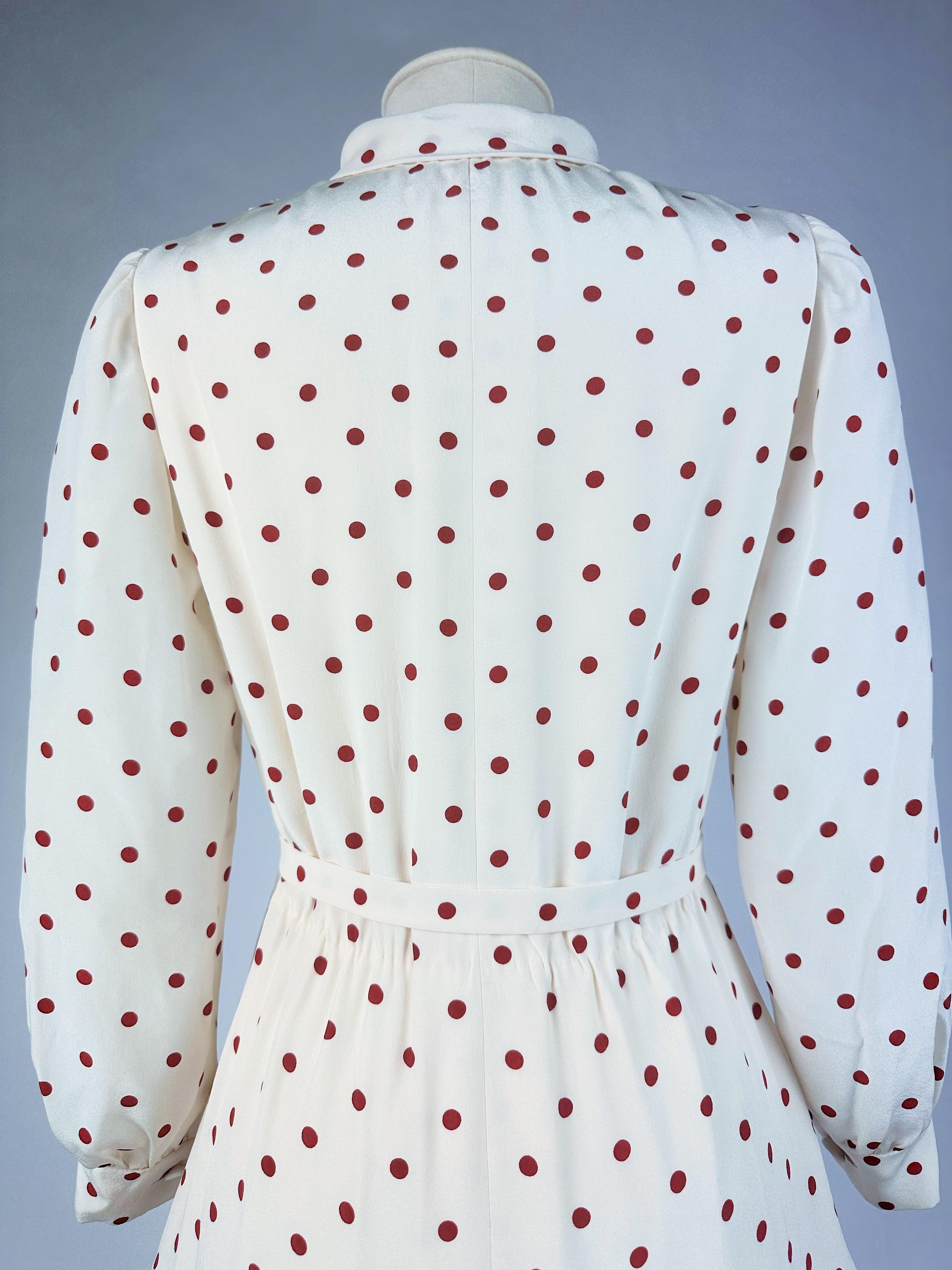 A Polka Dots crepe cocktail dress by Chanel Haute Couture numbered 59644 C. 1975 For Sale 1