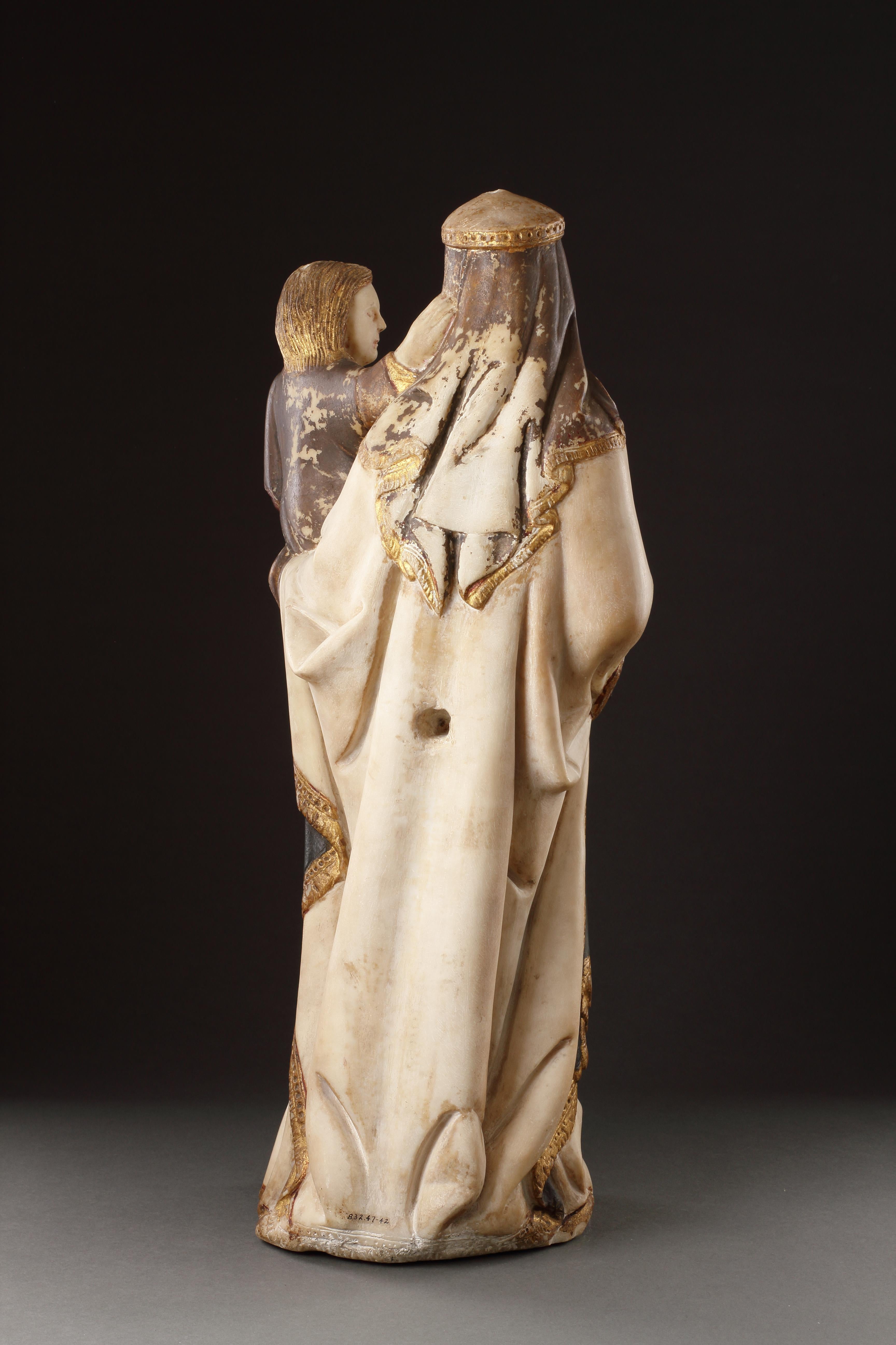 A Polychrome and Parcel-Gilt Marble Group of the Virgin and Child In Good Condition For Sale In London, GB