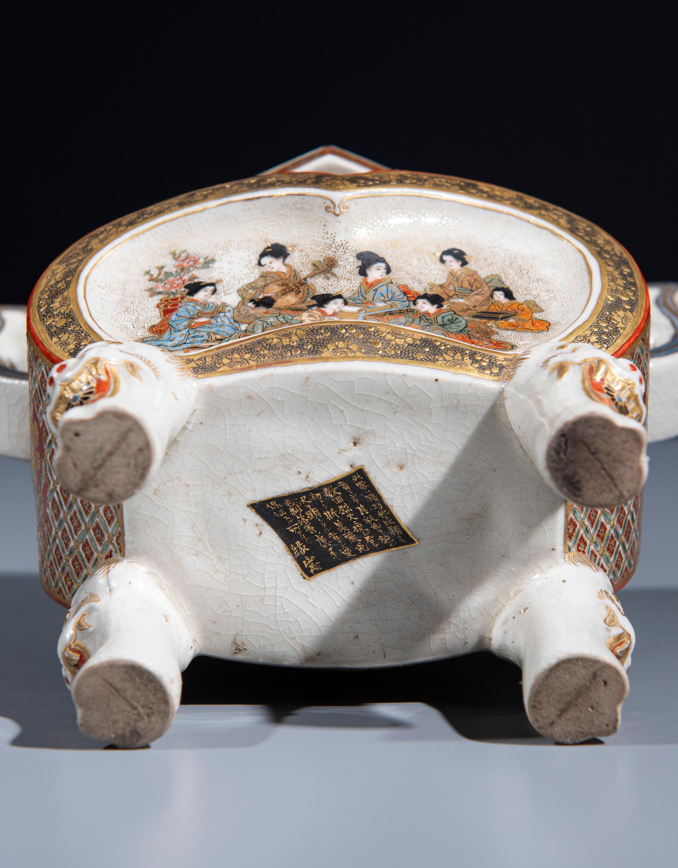 A polychrome Satsuma kōro with a pierced silver and enamelled lid In Excellent Condition For Sale In Milano, IT