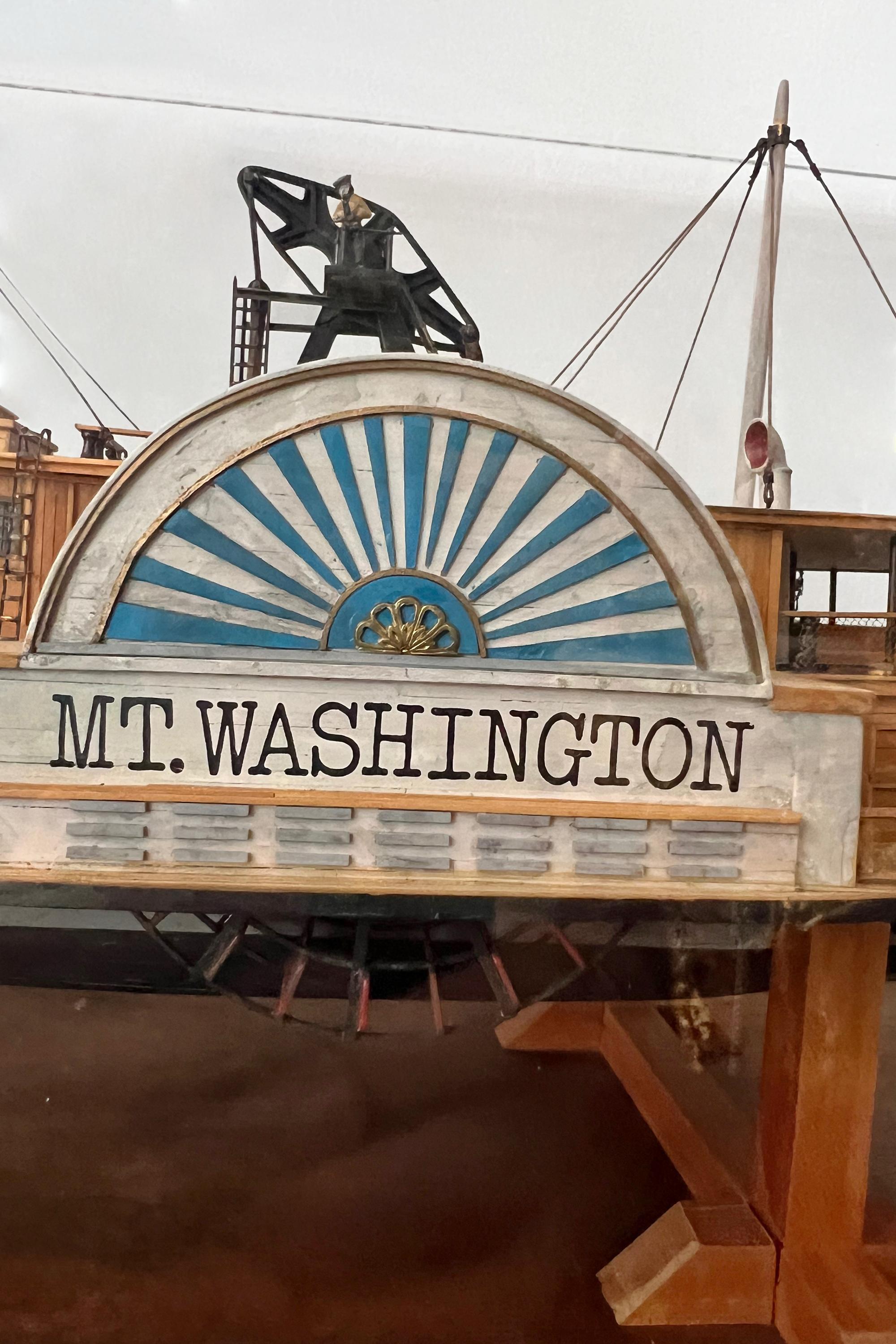 Modèle de bateau polychrome du Paddle Steam Mount Washington, de Fred Nagel 1988 en vente 5