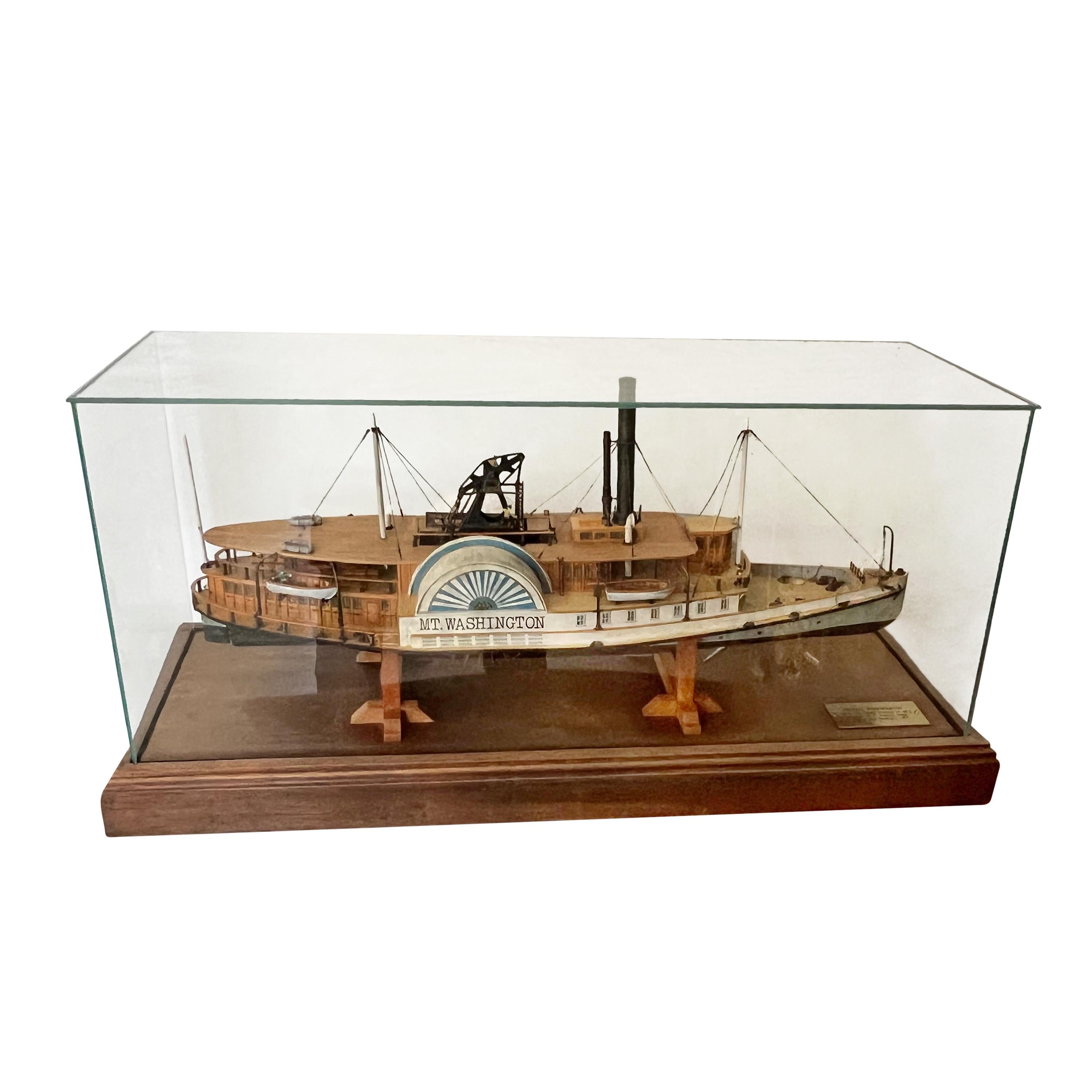 Américain Modèle de bateau polychrome du Paddle Steam Mount Washington, de Fred Nagel 1988 en vente