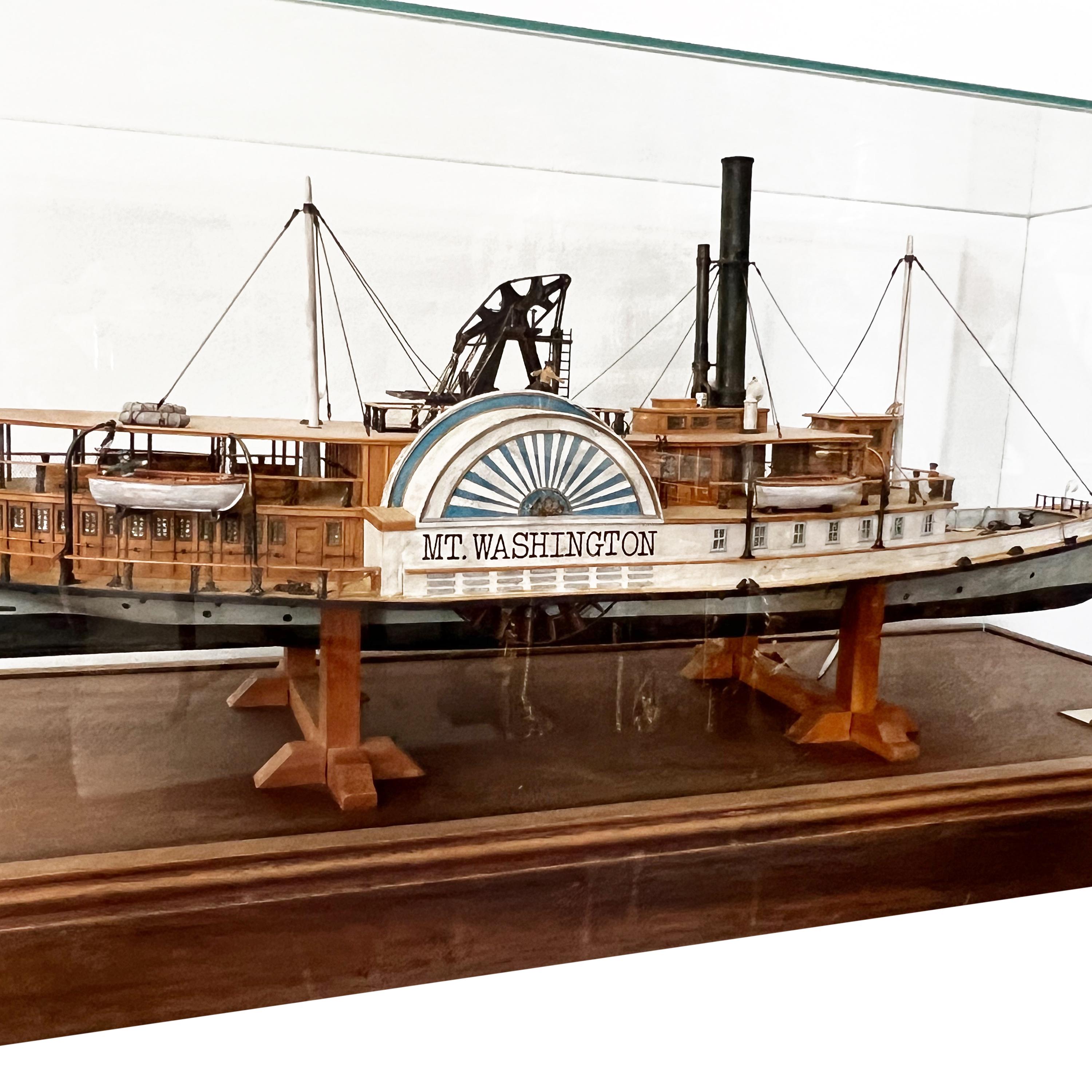 Polychromé Modèle de bateau polychrome du Paddle Steam Mount Washington, de Fred Nagel 1988 en vente