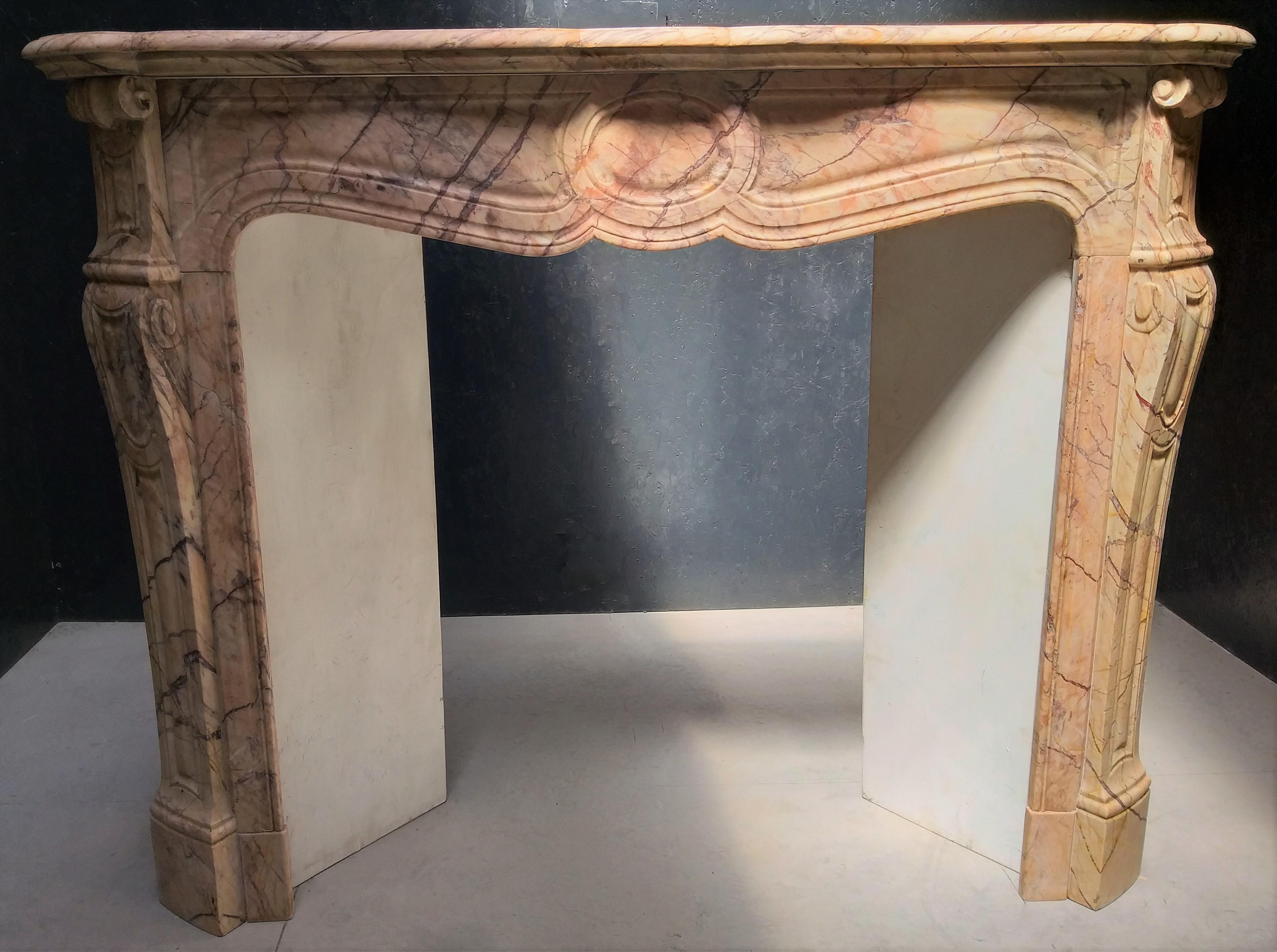 An elegant Pompadour fireplace, present with a powerful colored Skyros marble.  Made during the second half of the 19th century, France.
The model is a 'Pompadour': 'en l'honneur de madame'.  The shaped moulded shelf is resting above the frieze with