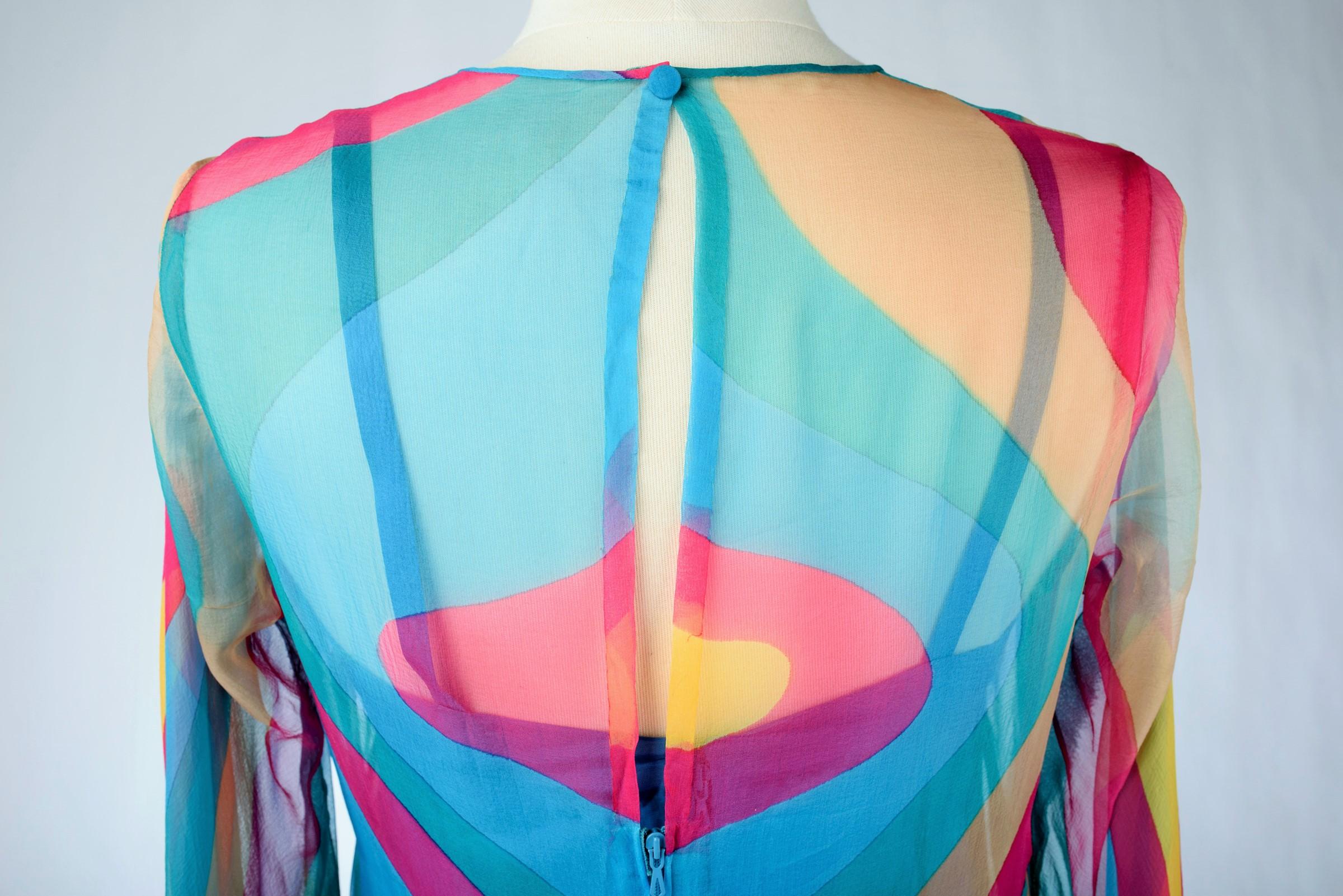 Pop-Art bedrucktes Chiffon-Memory-Kleid - Frankreich um 1975 im Angebot 12