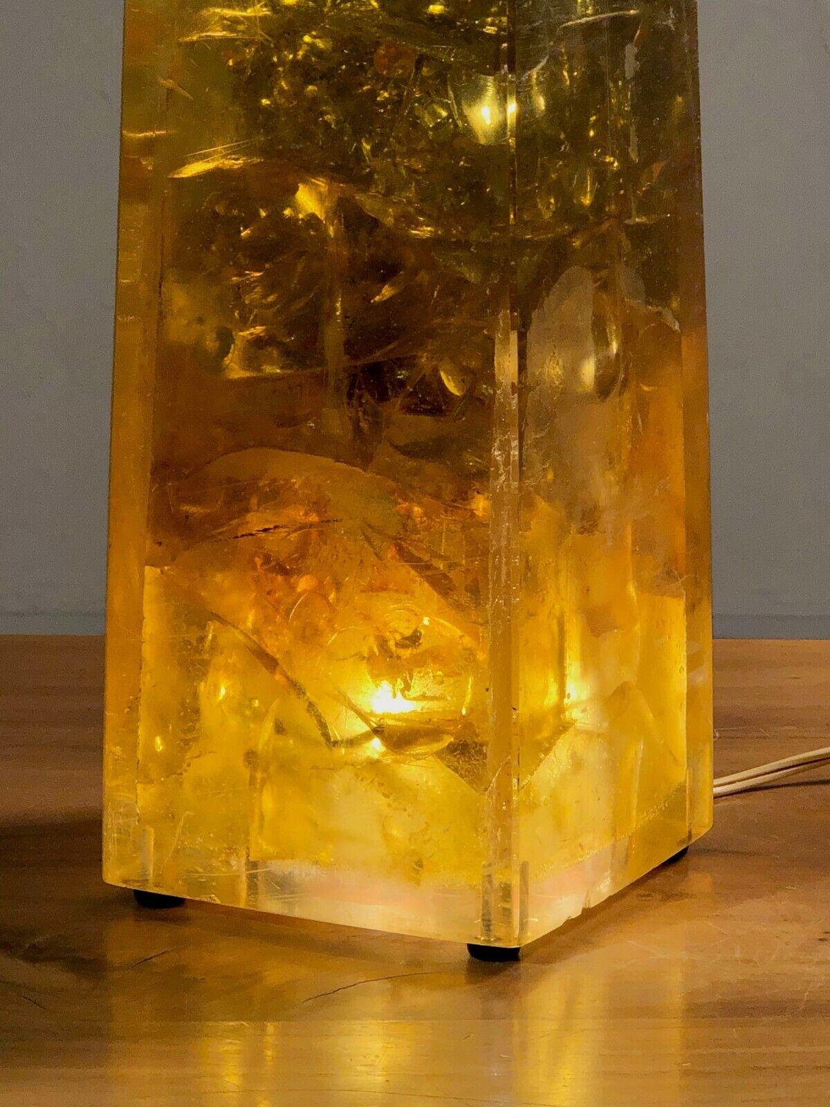 A POP POST-MODERN Lucite TABLE LAMP by MARIE-CLAUDE DE FOUQUIERES France 1970 In Good Condition For Sale In PARIS, FR