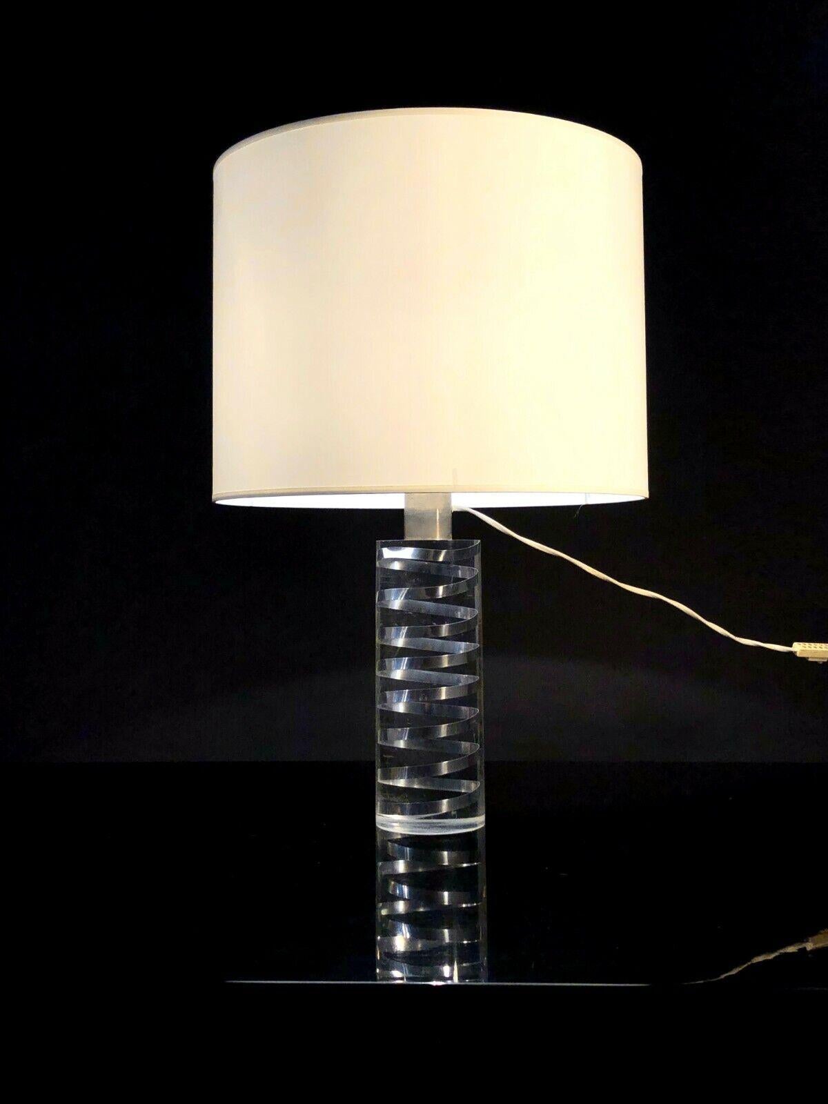 A POP POST-MODERN SPACE-AGE Lucite TABLE LAMP, by PIERRE GIRAUDON, France 1970 In Excellent Condition For Sale In PARIS, FR
