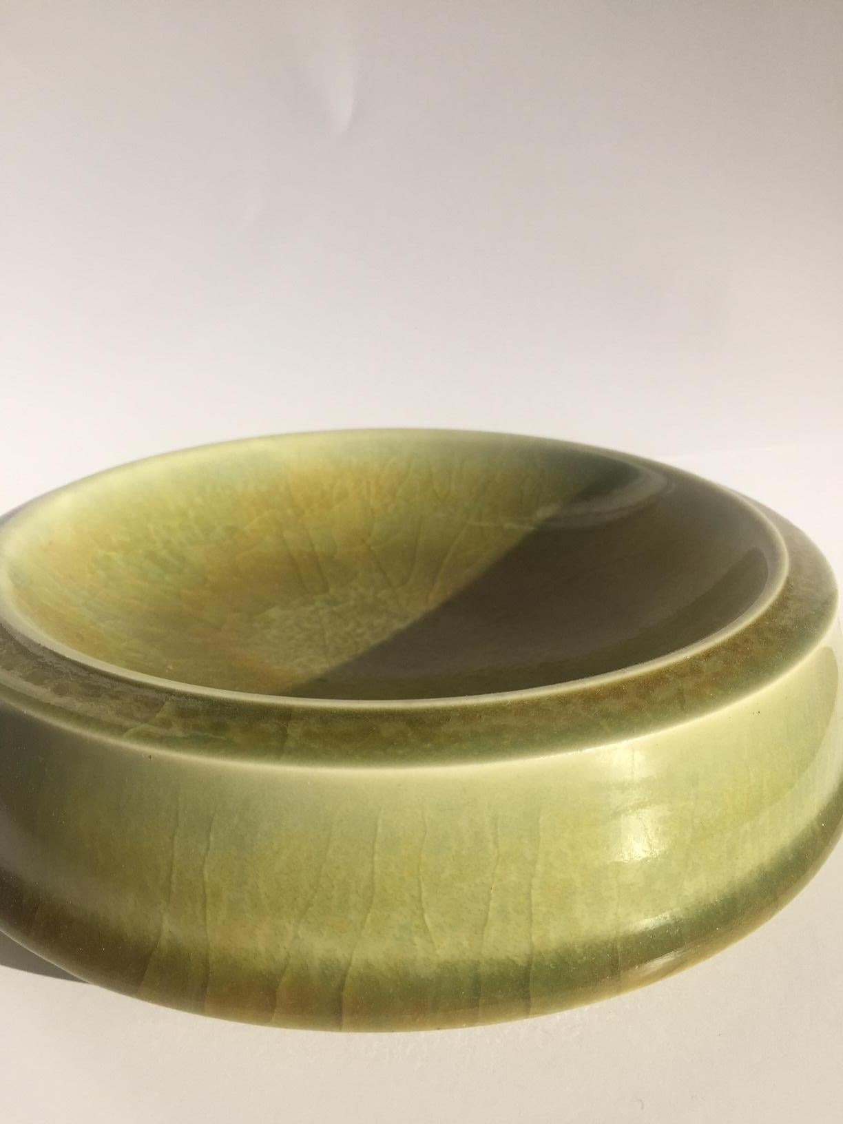 Sèvre -Cup

Tasse en porcelaine de couleur verte
Manufacture de Sèvres, daté de 1962
Décor en nuances de vert par Bernard Bannier.

Mesures : H 5,5 cm / 2,2 in.
Ø 18 cm / 7 in.